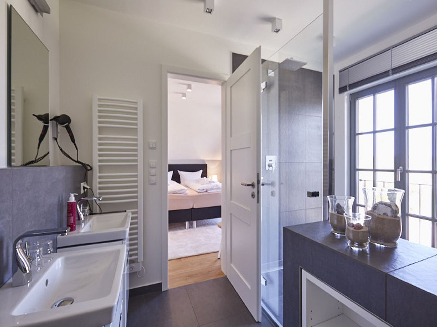 Luxus Reetdachvilla mit 3 Schlafzimmern, Sauna und Kamin (E23) - Badezimmer