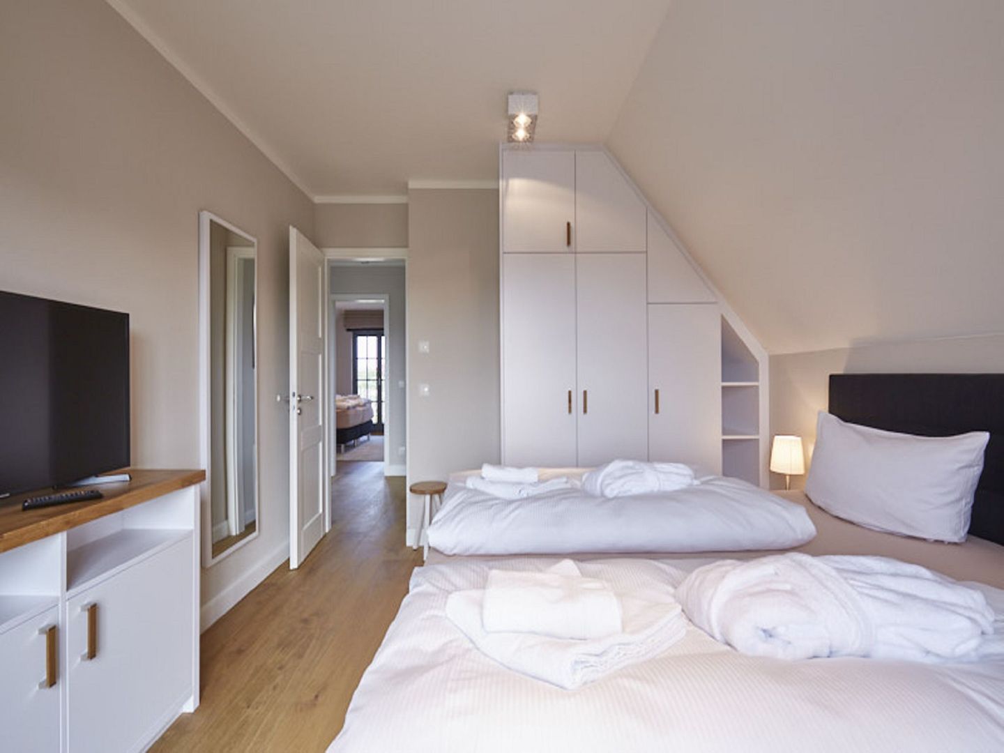 Luxus Reetdachvilla mit 3 Schlafzimmern, Sauna und Kamin (E23) - Schlafzimmer