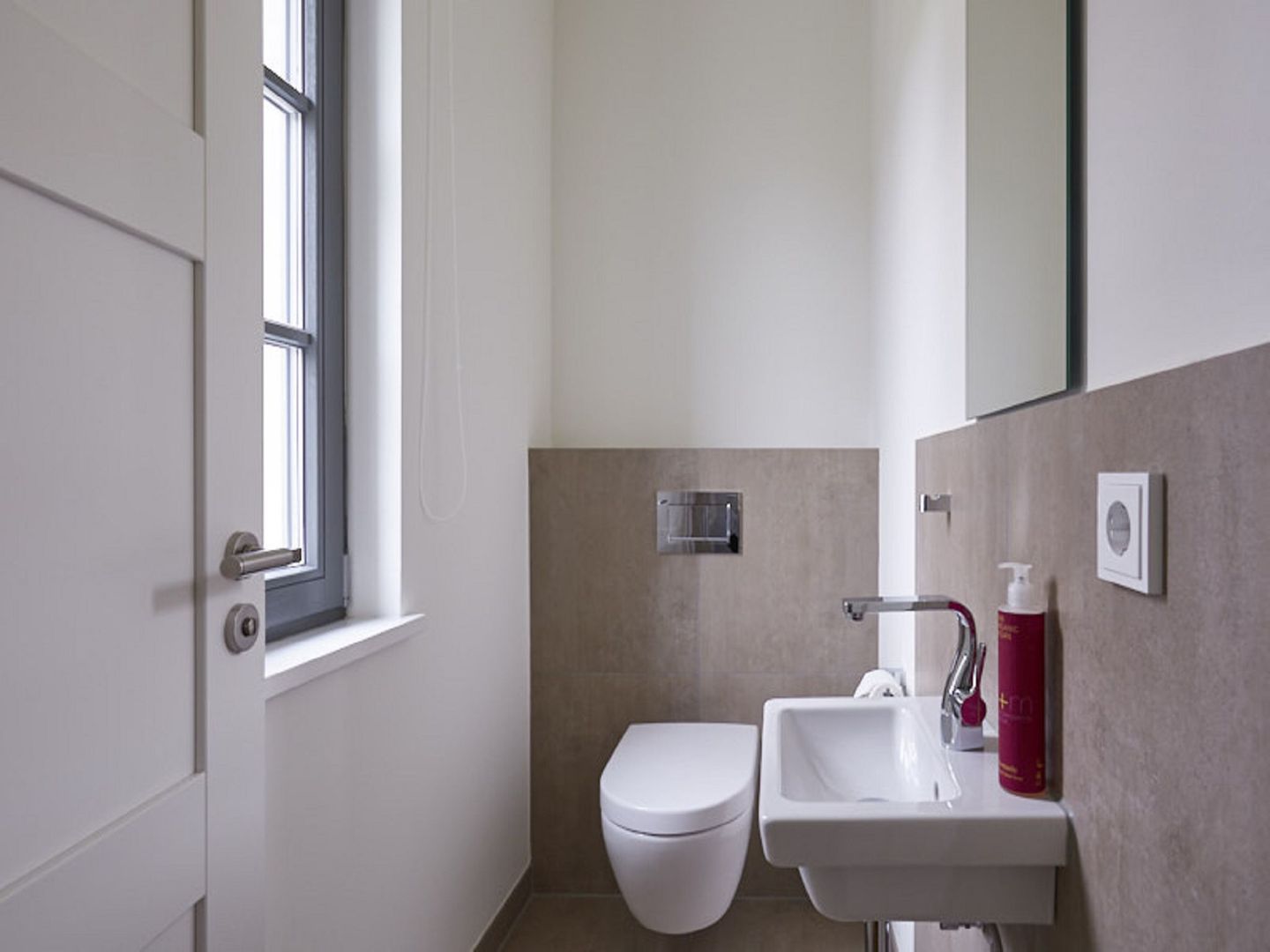 Premium Reetdachvilla mit 2 Schlafzimmern, Sauna und Kamin (E22) - Gäste-WC