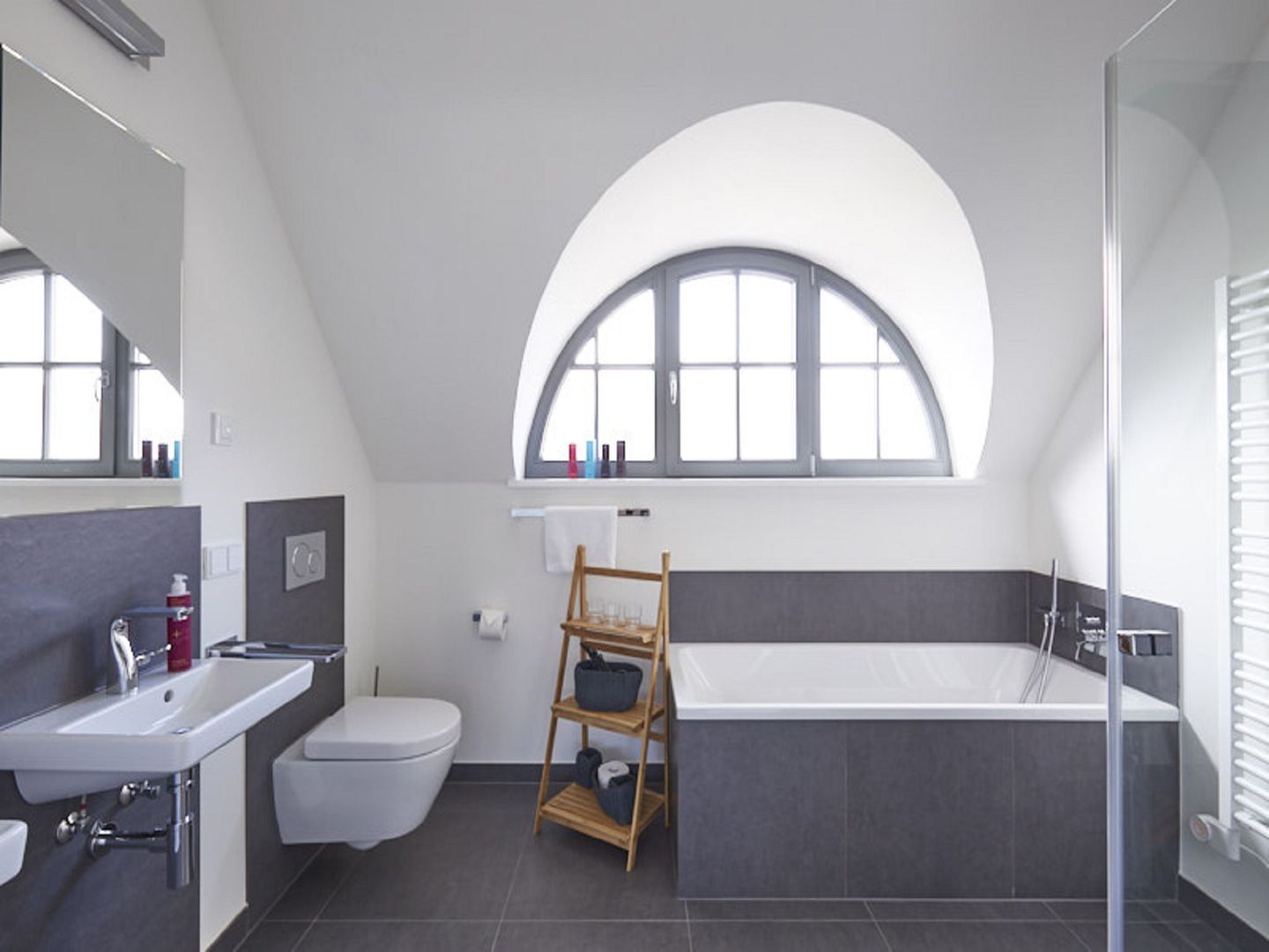 Luxus Reetdachvilla mit 3 Schlafzimmern, Sauna und Kamin (E20) - Badezimmer