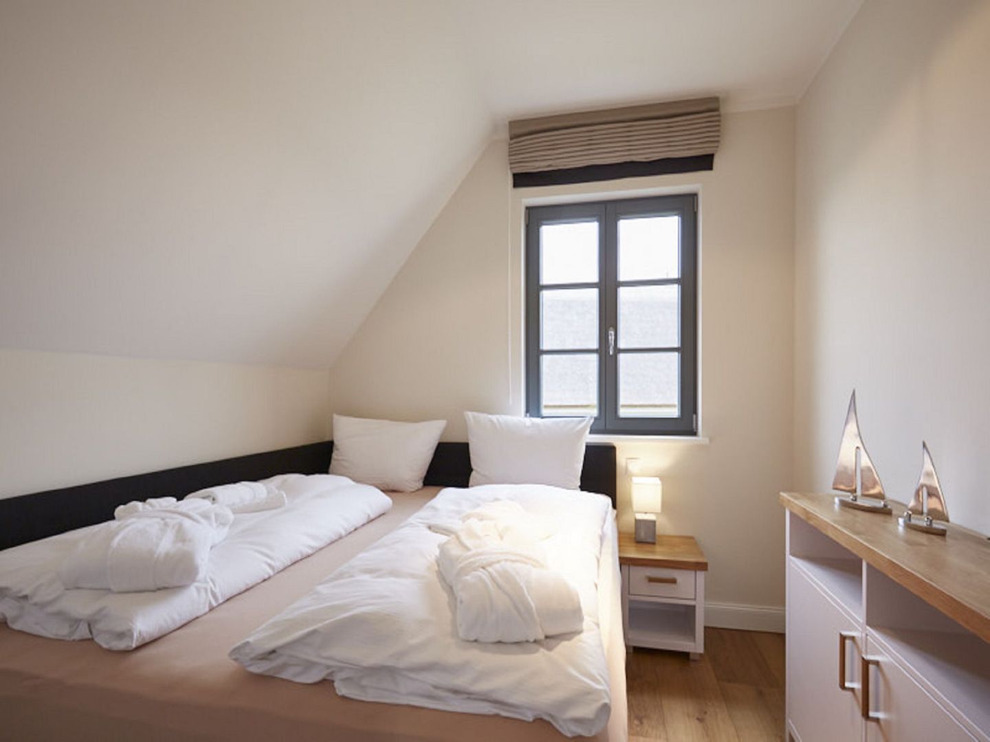 Premium Reetdachvilla mit 3 Schlafzimmern, Sauna und Kamin (E19) - Schlafzimmer