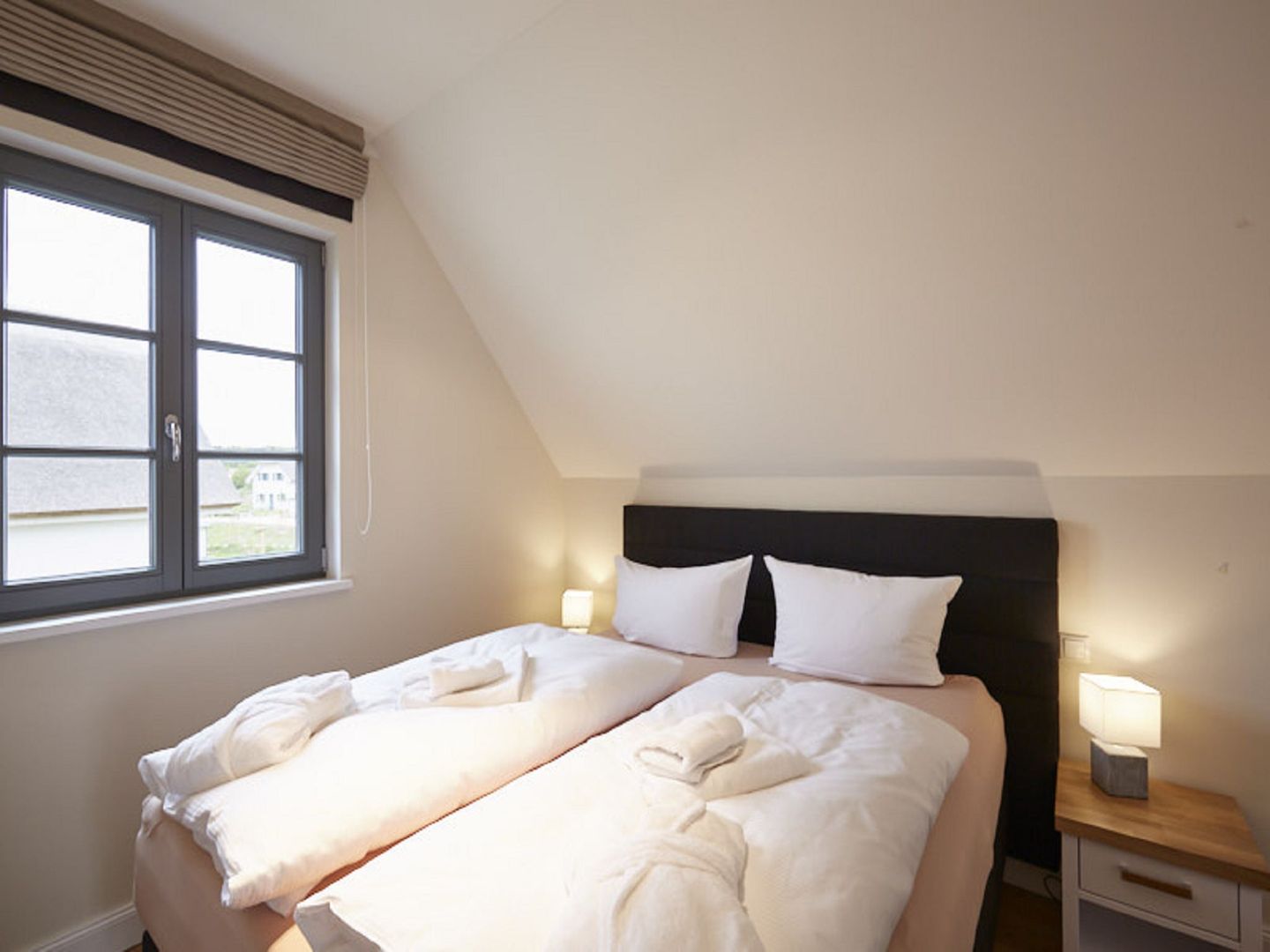 Premium Reetdachvilla mit 3 Schlafzimmern, Sauna und Kamin (E19) - Schlafzimmer