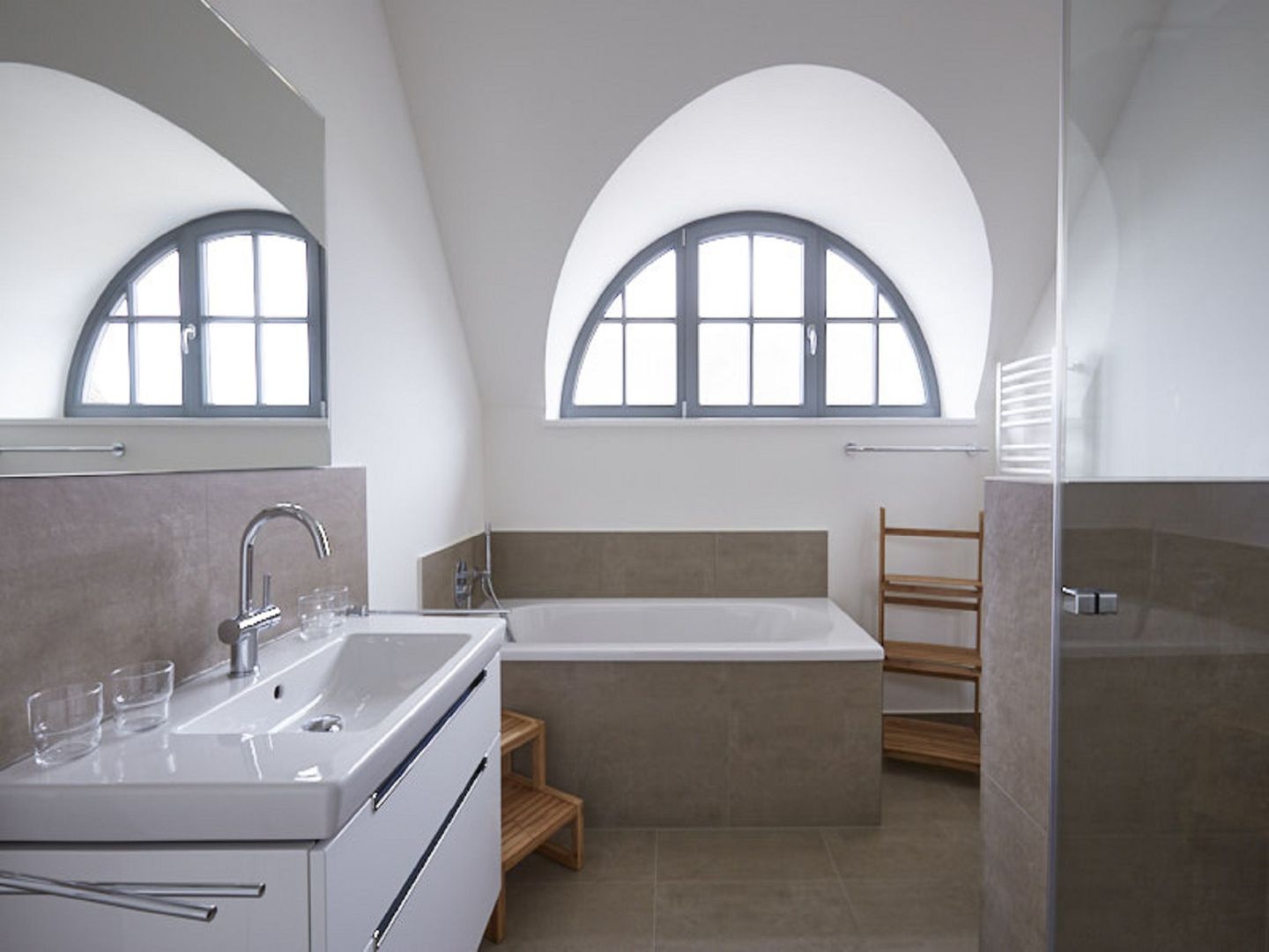 Premium Reetdachvilla mit 3 Schlafzimmern, Sauna und Kamin (E18) - Badezimmer