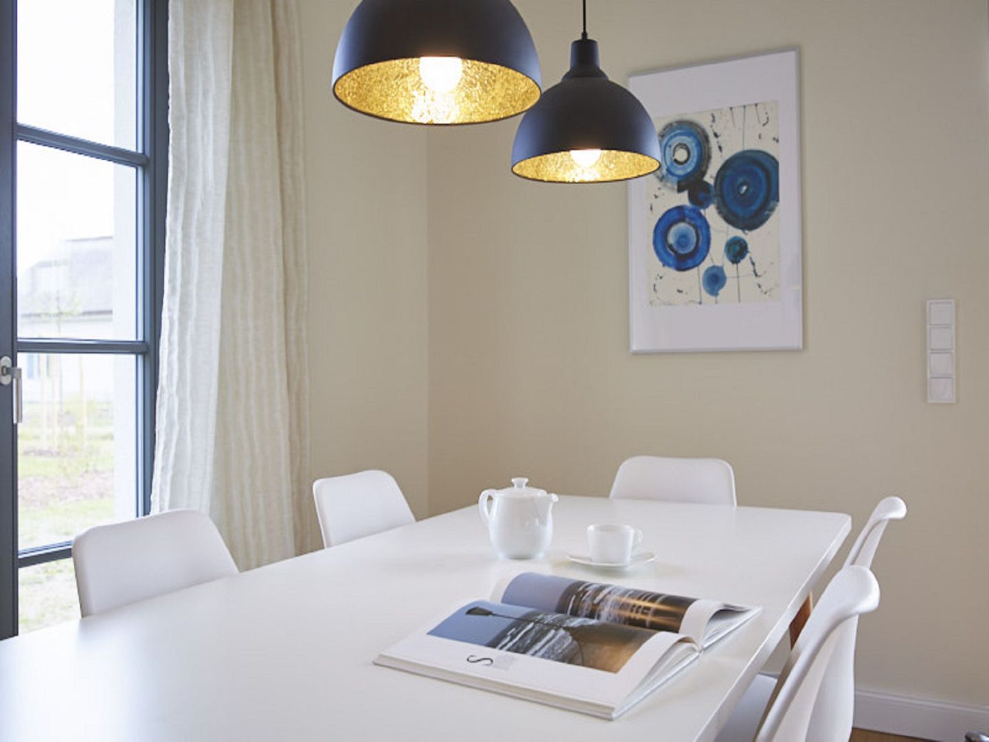 Premium Reetdachvilla mit 3 Schlafzimmern, Sauna und Kamin (E16) - Wohnzimmer