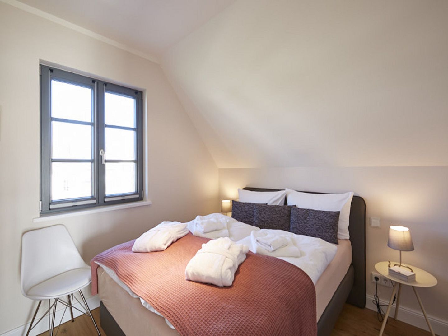 Premium Reetdachvilla mit 3 Schlafzimmern, Sauna und Kamin (E16) - Schlafzimmer