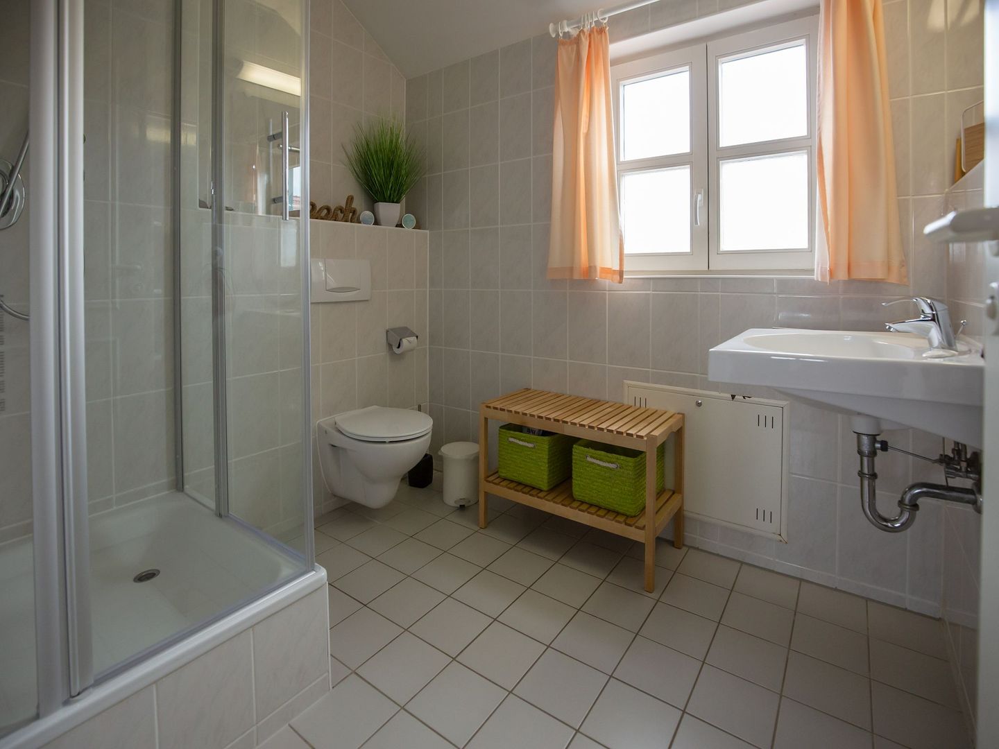 Feriendorf Rugana Komfort Ferienwohnung mit 1 Schlafzimmer (D49) Insel Rügen - Badezimmer