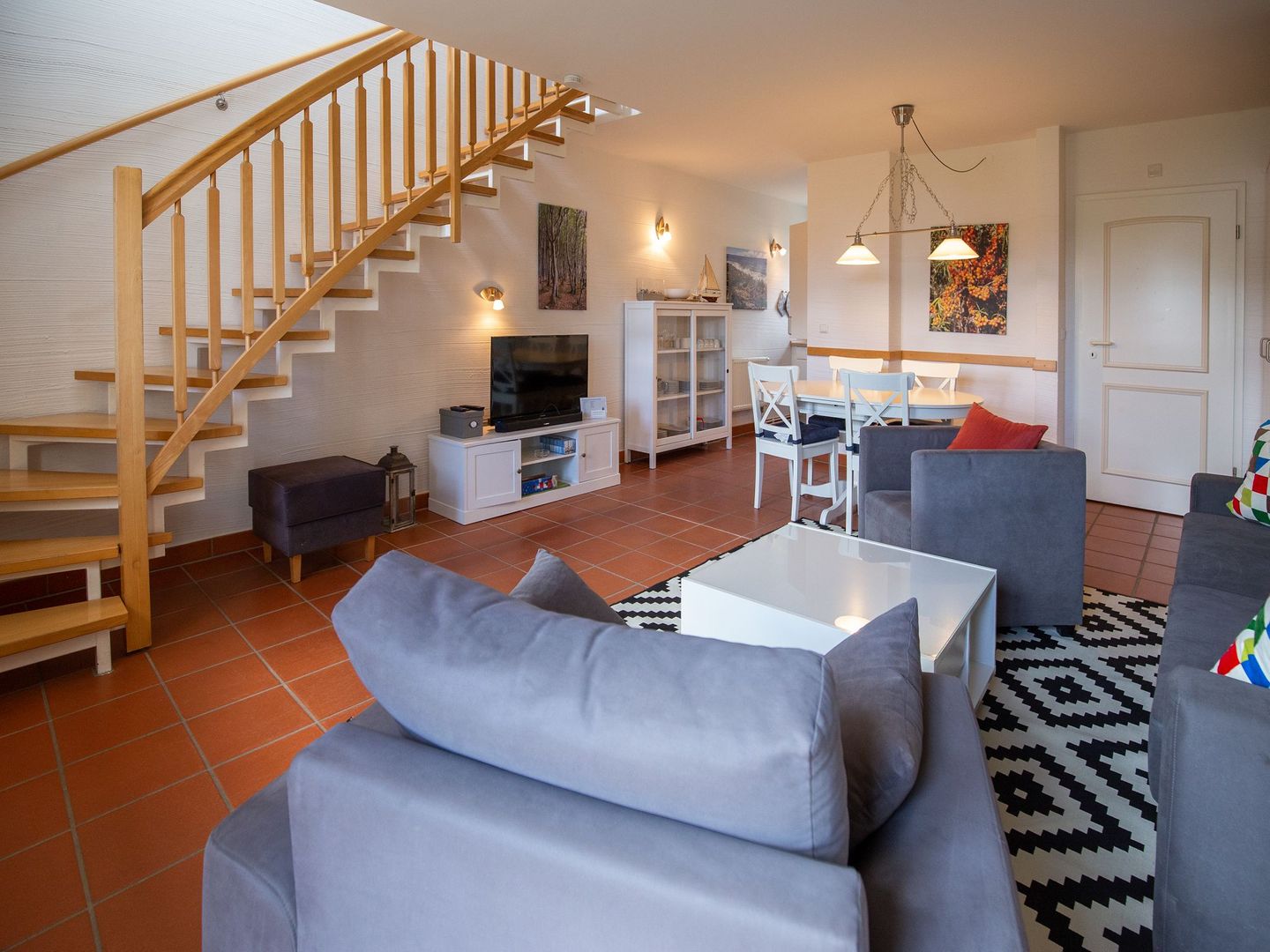 Feriendorf Rugana Komfort Ferienwohnung mit 2 Schlafzimmern und Terrasse (D02) Insel Rügen - Wohnzimmer