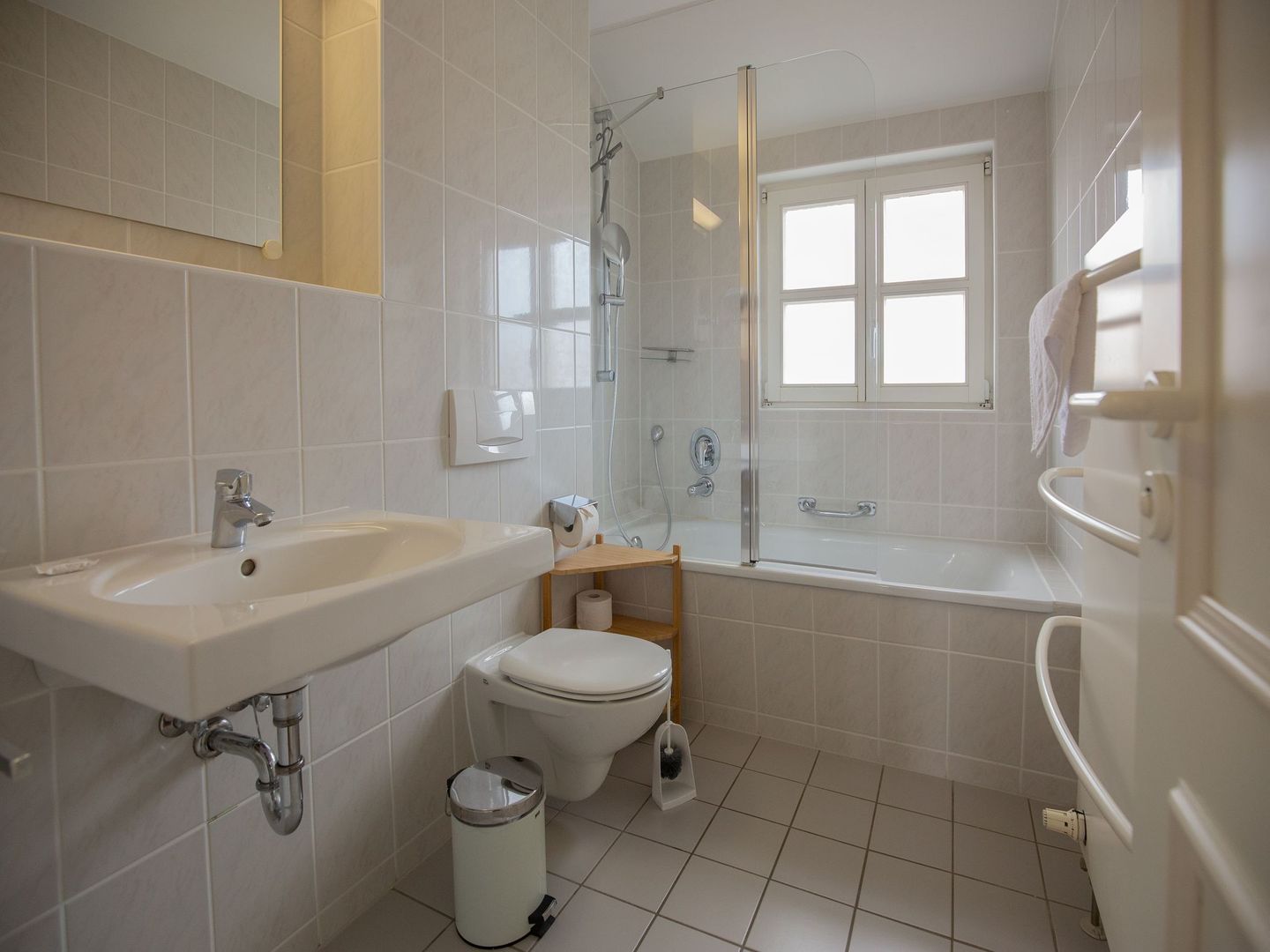 Feriendorf Rugana Komfort Ferienwohnung mit 2 Schlafzimmern und Terrasse (D02) Insel Rügen - Badezimmer