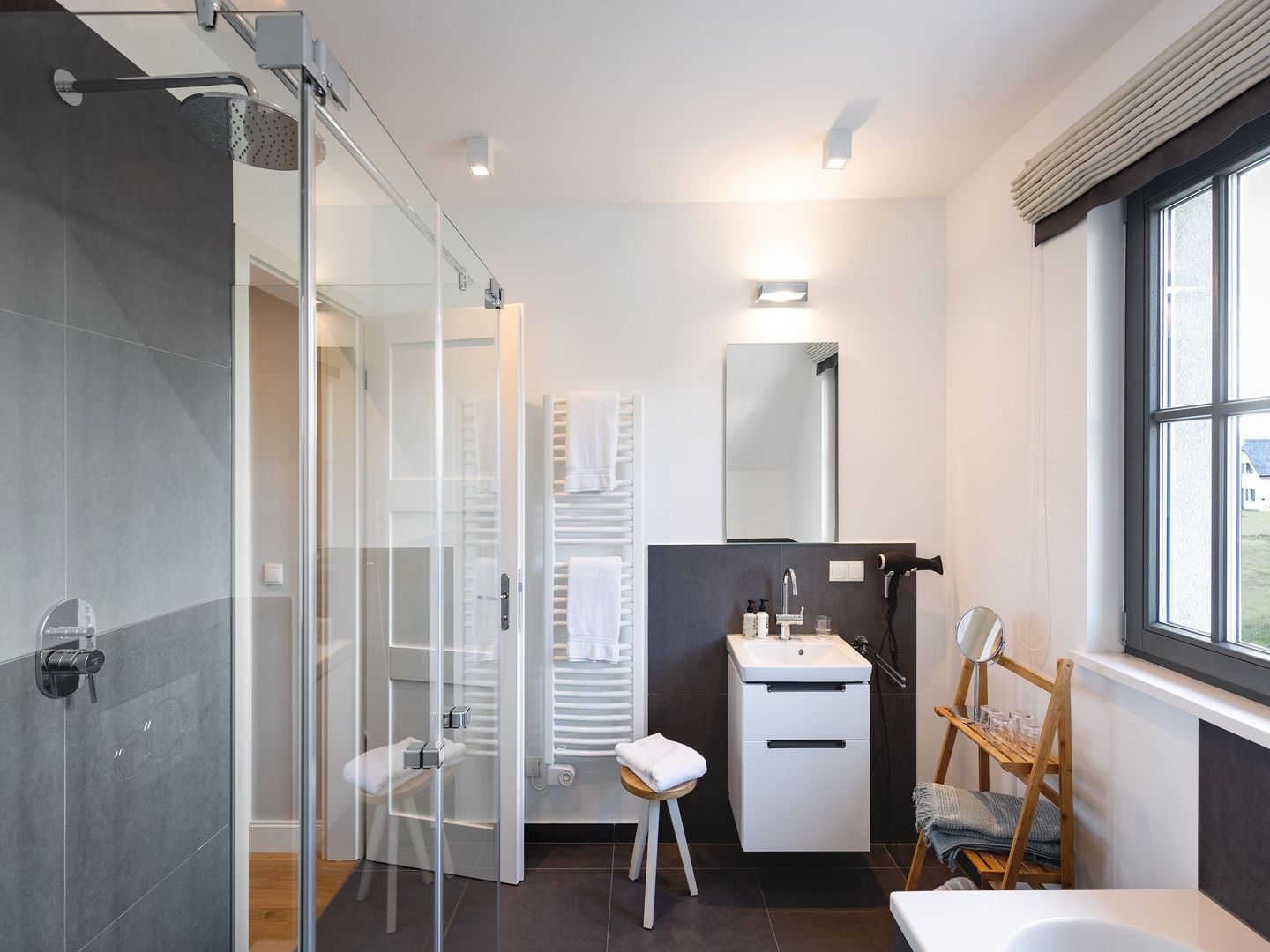 Superior Reetdachvilla mit 2 Schlafzimmern (E12) - Badezimmer