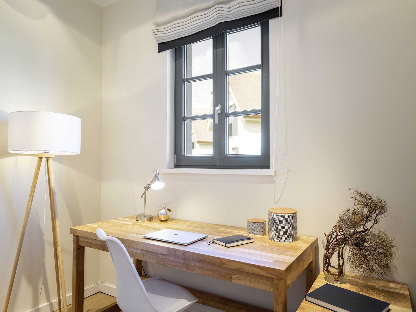 Luxus Reetdachvilla mit 3 Schlafzimmern, Sauna und Kamin (E07) - Wohnzimmer