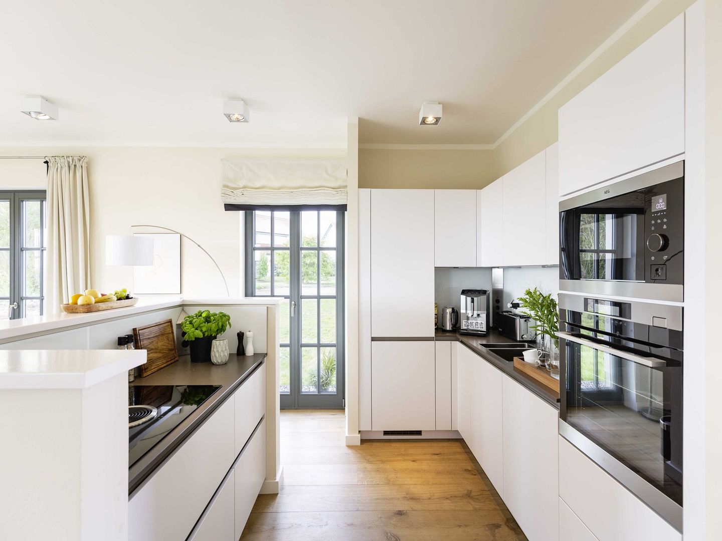 Luxus Reetdachvilla mit 3 Schlafzimmern, Sauna und Kamin (E07) - Küche / Küchenzeile