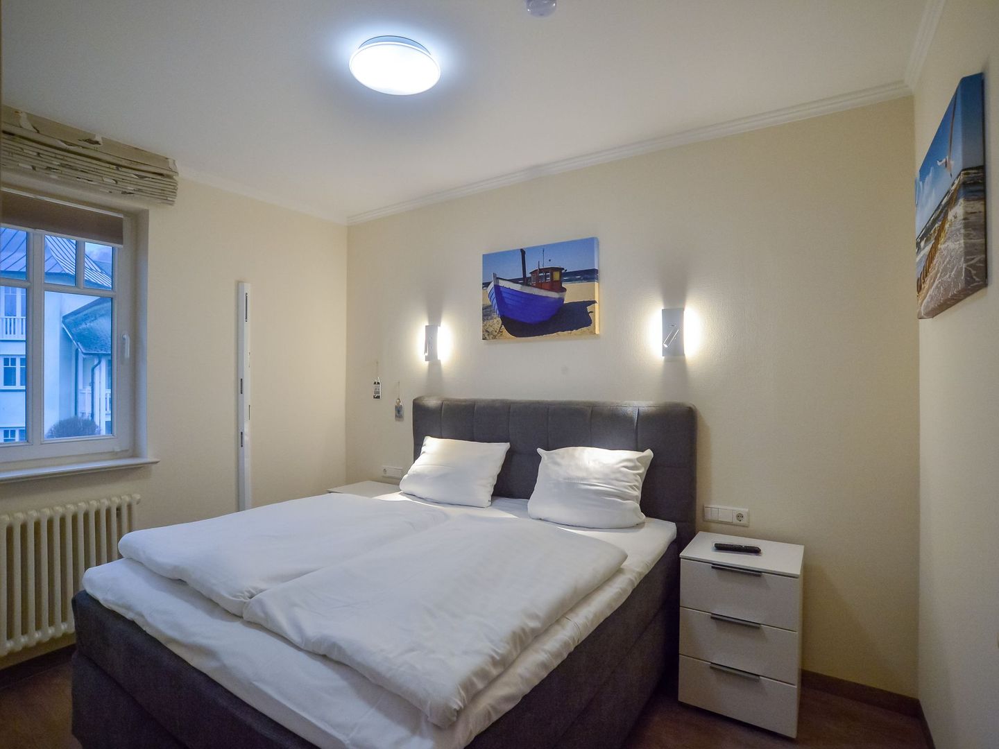 Dünenpark Binz Komfortplus Ferienwohnung mit 1 Schlafzimmer und Balkon im Obergeschoss (214) Insel Rügen - Schlafzimmer