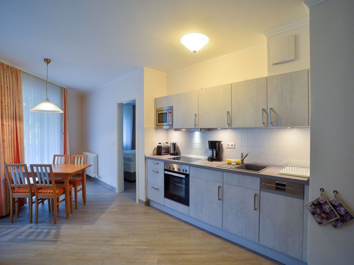 Dünenpark Binz Komfort Ferienwohnung mit 1 Schlafzimmer und Balkon im Obergeschoss (267) Insel Rügen - Küche / Küchenzeile