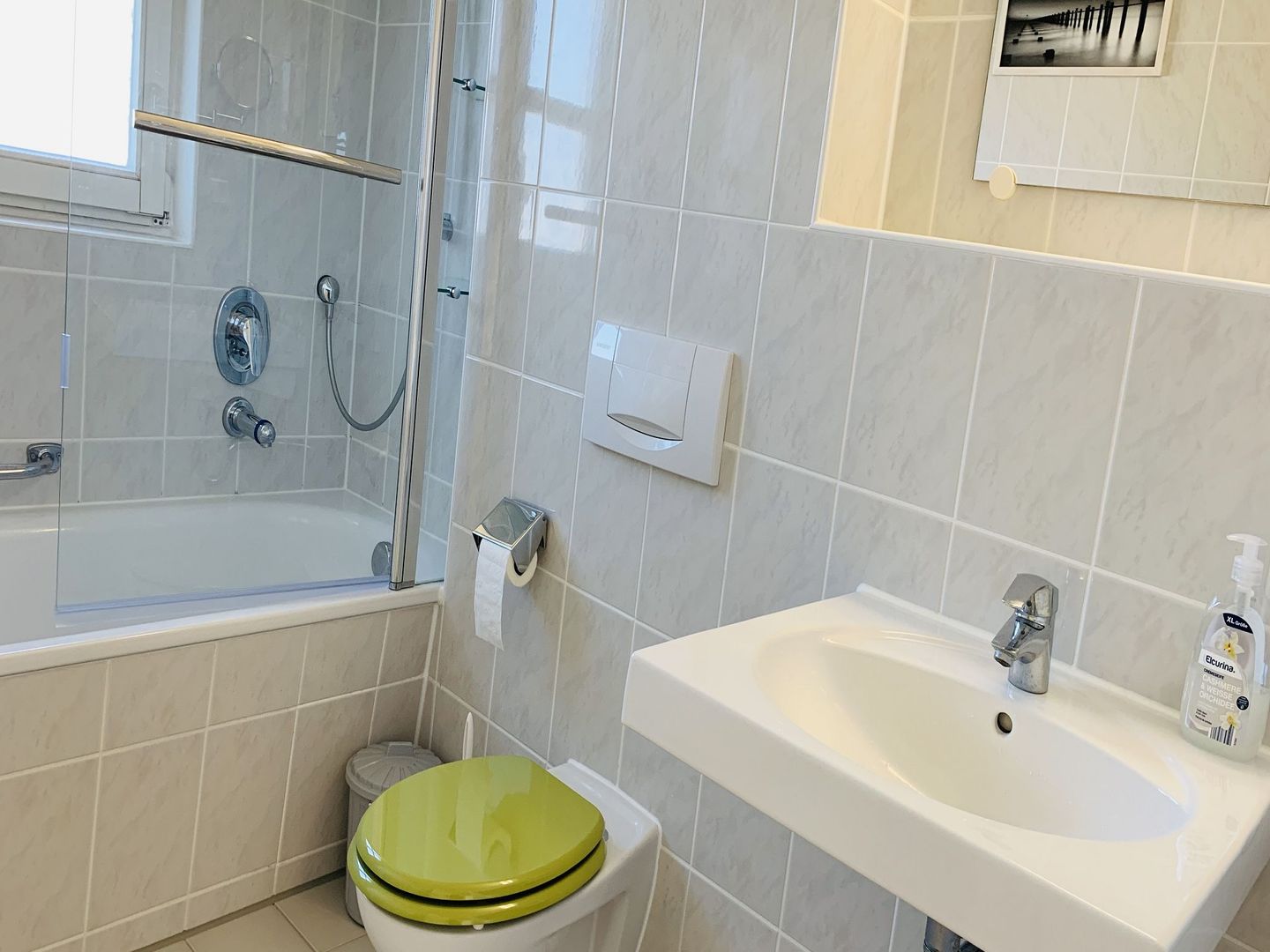 Feriendorf Rugana Komfort Ferienwohnung mit 2 Schlafzimmern und Terrasse (D22) Insel Rügen - Badezimmer