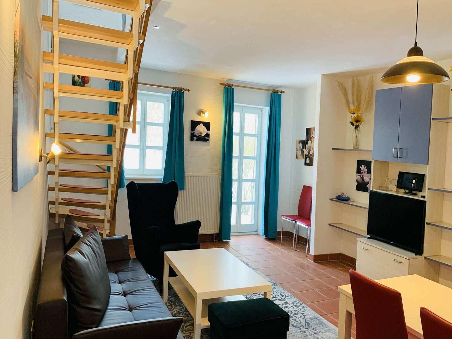 Feriendorf Rugana Komfort Ferienwohnung mit 2 Schlafzimmern und Terrasse (D22) Insel Rügen - Wohnzimmer