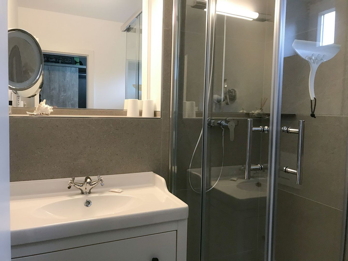 Feriendorf Rugana Komfortplus 1-Raum Ferienwohnung mit Terrasse (B14) Insel Rügen - Badezimmer