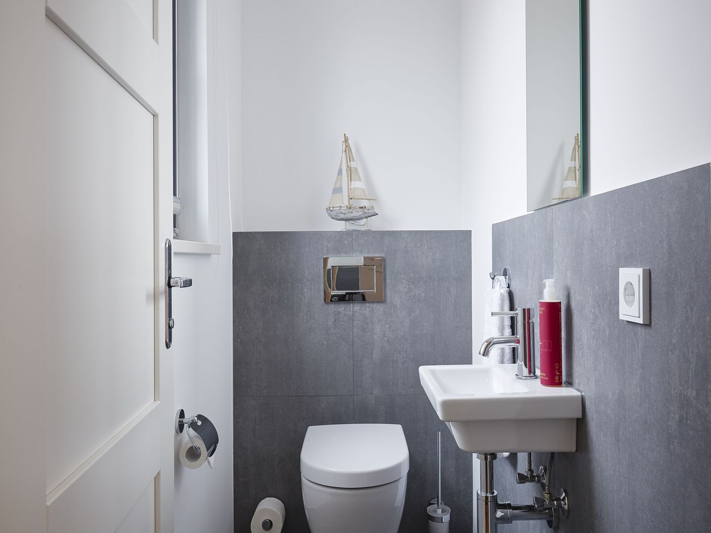 Superior Reetdachvilla mit 2 Schlafzimmern und Kamin (F06) - Gäste-WC