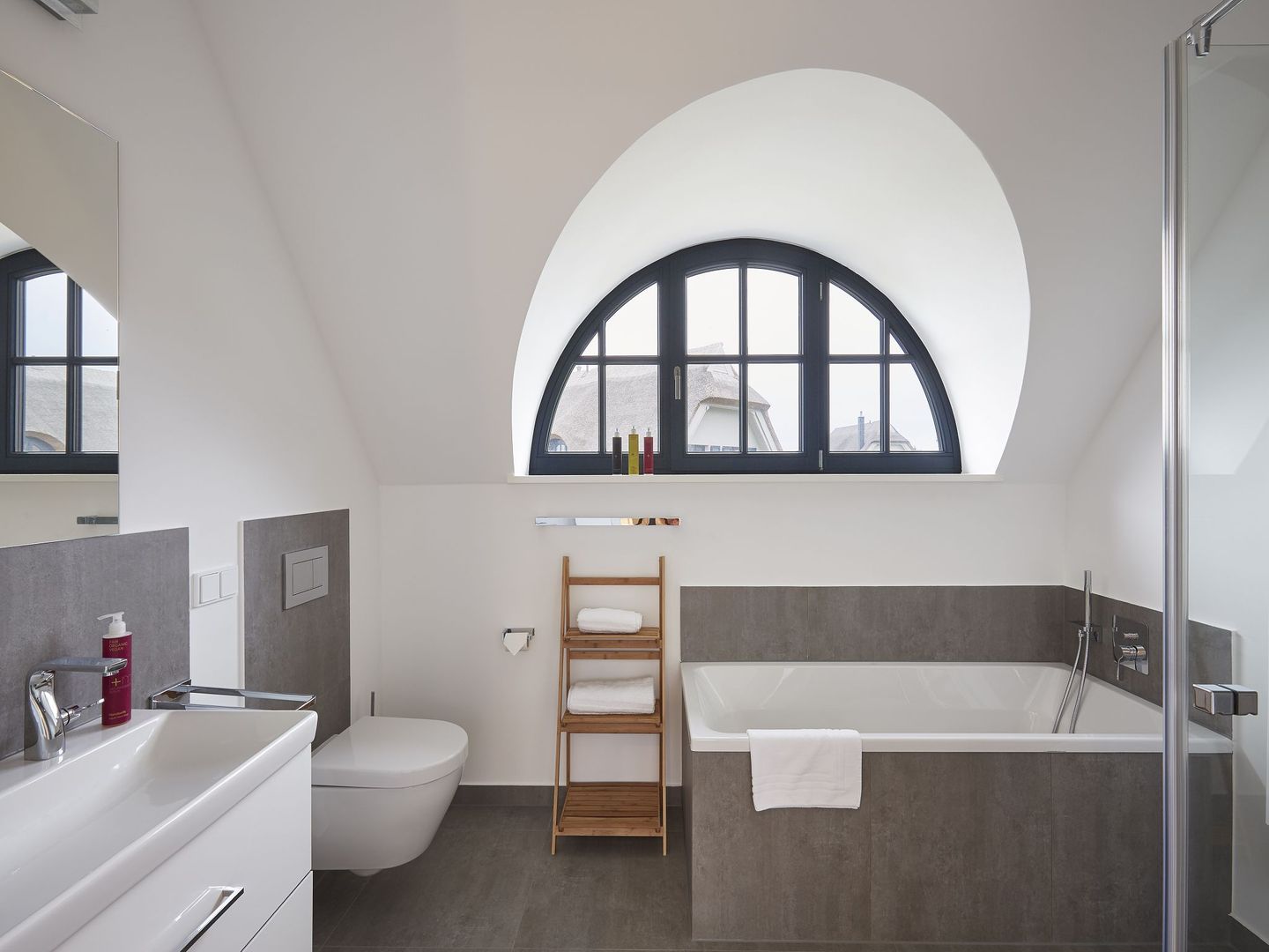 Luxus Reetdachvilla mit 3 Schlafzimmern, Sauna und Kamin (F11) - Badezimmer