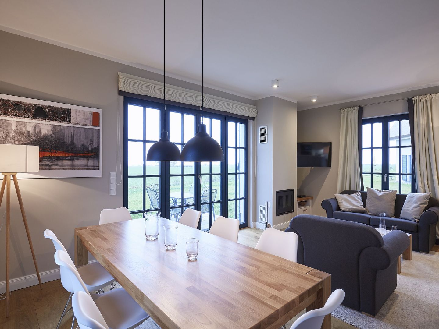 Luxus Reetdachvilla mit 3 Schlafzimmern, Sauna und Kamin (F11) - Wohnzimmer