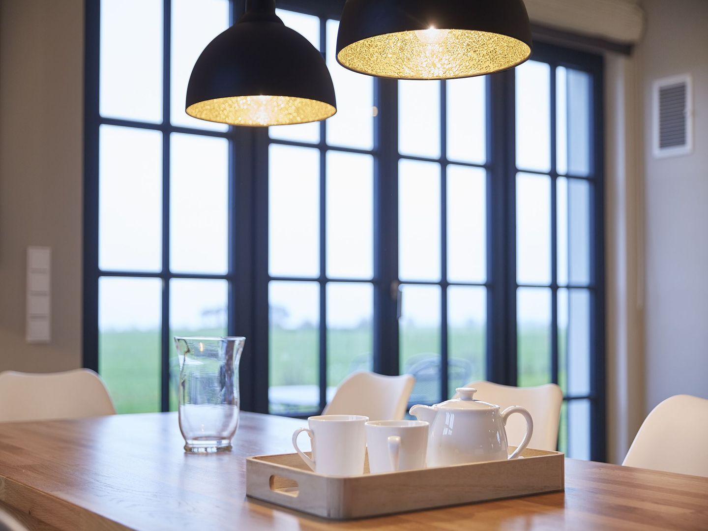 Luxus Reetdachvilla mit 3 Schlafzimmern, Sauna und Kamin (F11) - Wohnzimmer