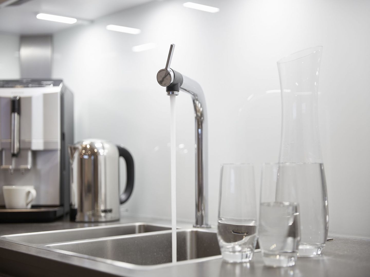 Luxus Reetdachvilla mit 3 Schlafzimmern, Sauna und Kamin (F11) - Küche / Küchenzeile