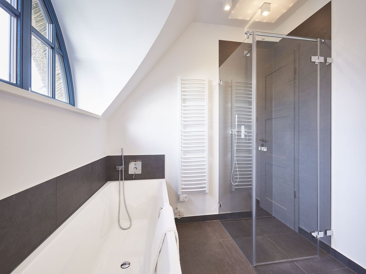 Luxus Reetdachvilla mit 3 Schlafzimmern, Sauna und Kamin (F12) - Badezimmer