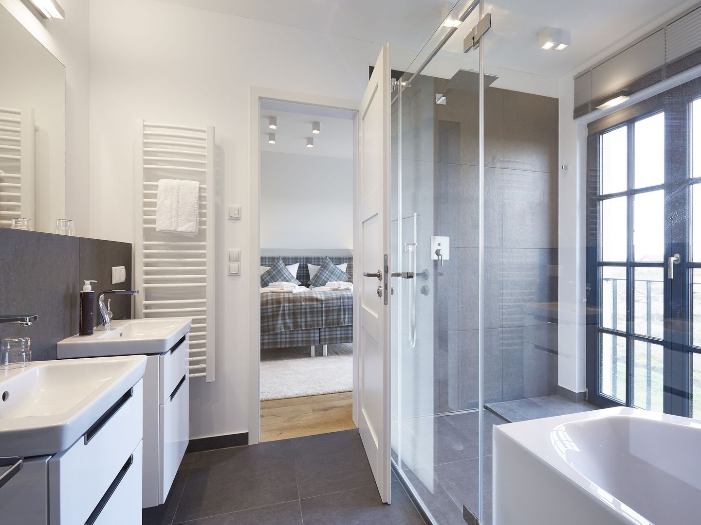 Luxus Reetdachvilla mit 3 Schlafzimmern, Sauna und Kamin (F12) - Badezimmer