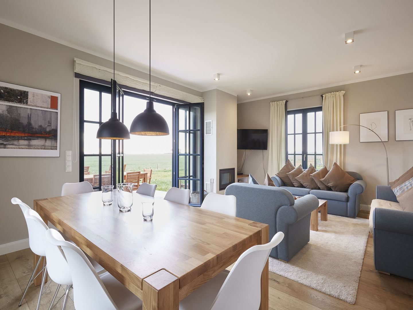 Luxus Reetdachvilla mit 3 Schlafzimmern, Sauna und Kamin (F12) - Wohnzimmer