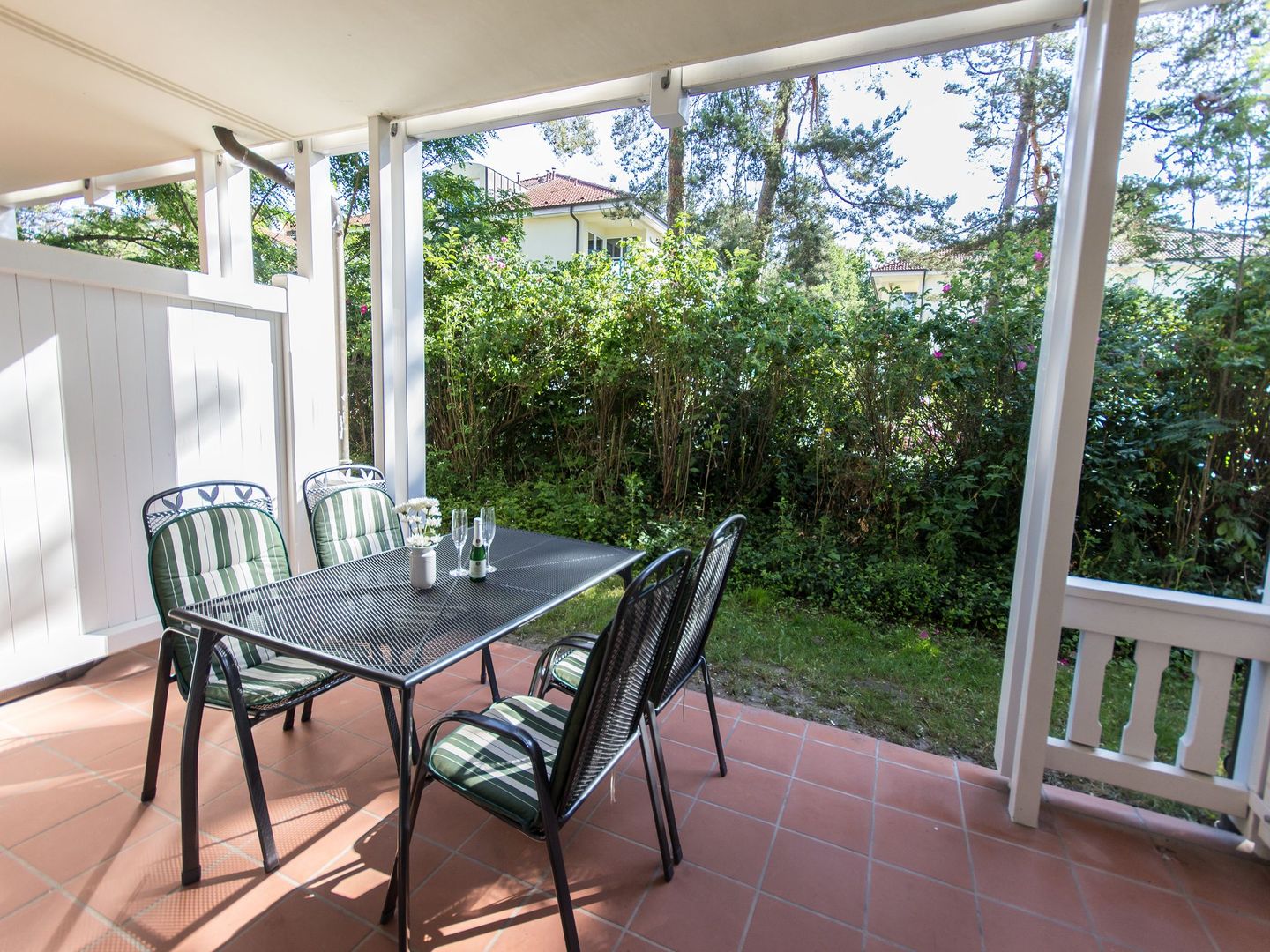 Dünenpark Binz Komfort Ferienwohnung mit 1 Schlafzimmer und Terrasse im Erdgeschoss (251) Insel Rügen - Terrasse