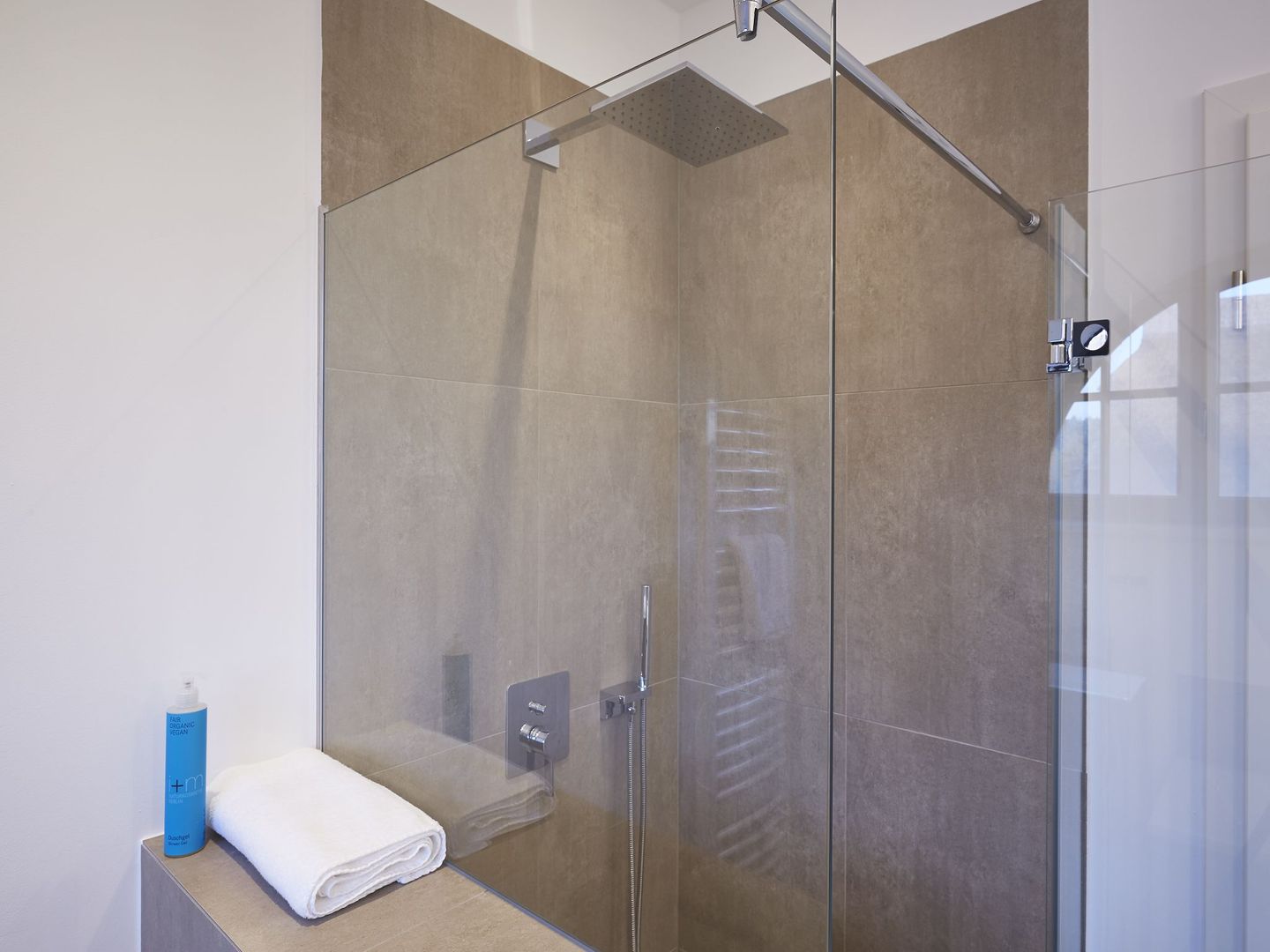 Premium Reetdachvilla mit 3 Schlafzimmern, Sauna und Kamin (F07) - Badezimmer