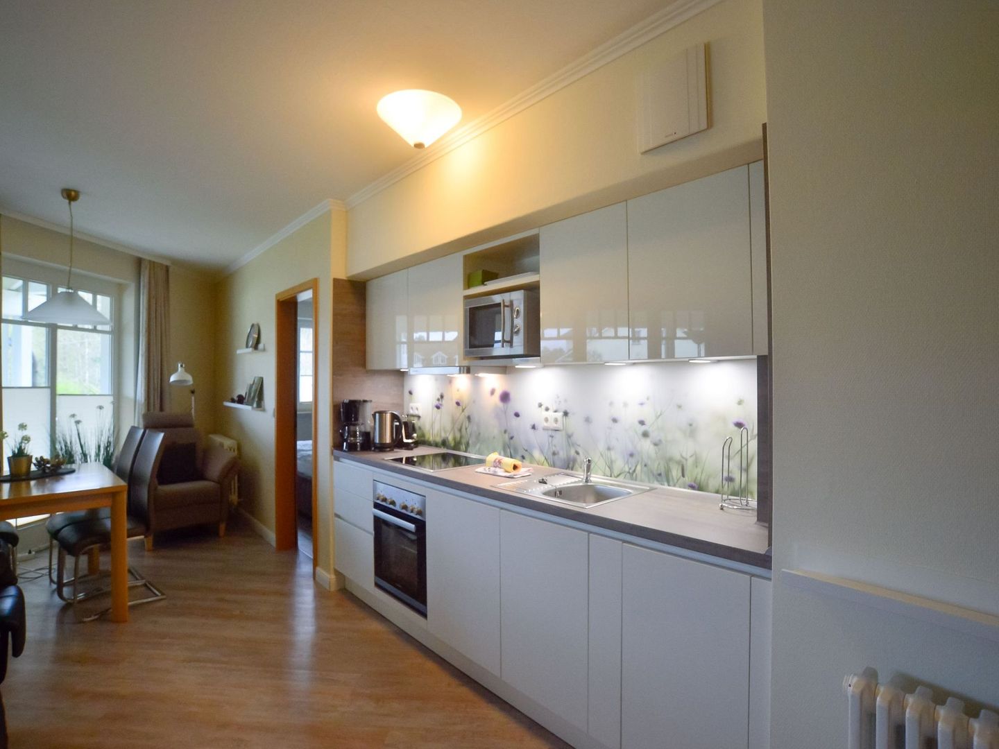 Dünenpark Binz Komfortplus Ferienwohnung mit 1 Schlafzimmer und Balkon im Obergeschoss (007) Insel Rügen - Küche / Küchenzeile