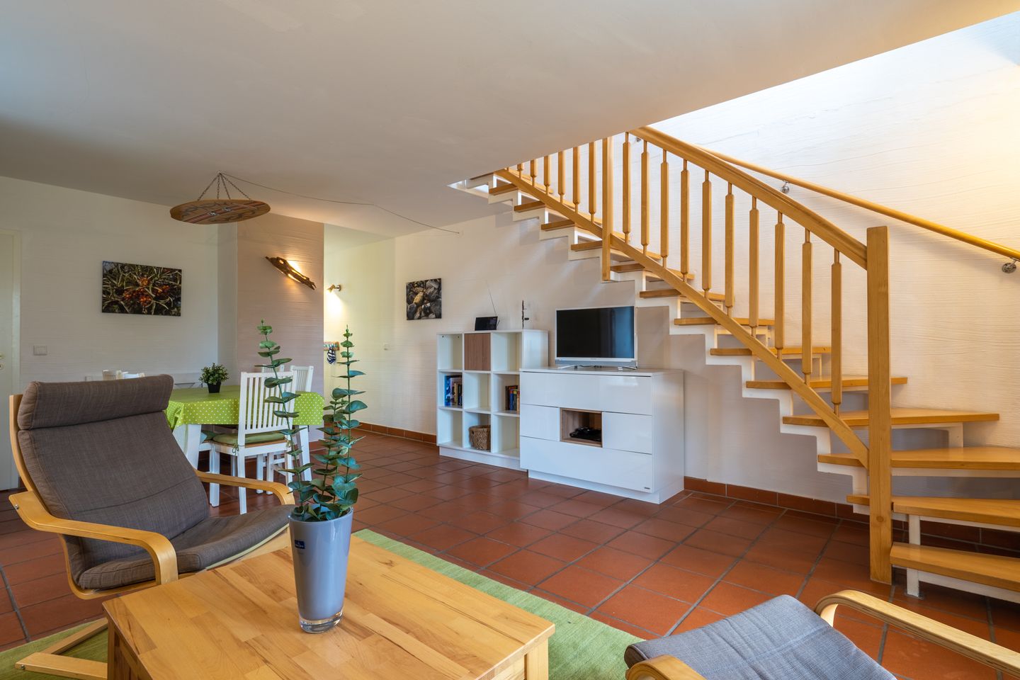 Feriendorf Rugana Komfort Ferienwohnung mit 2 Schlafzimmern und Terrasse (A01) Insel Rügen - Wohnzimmer