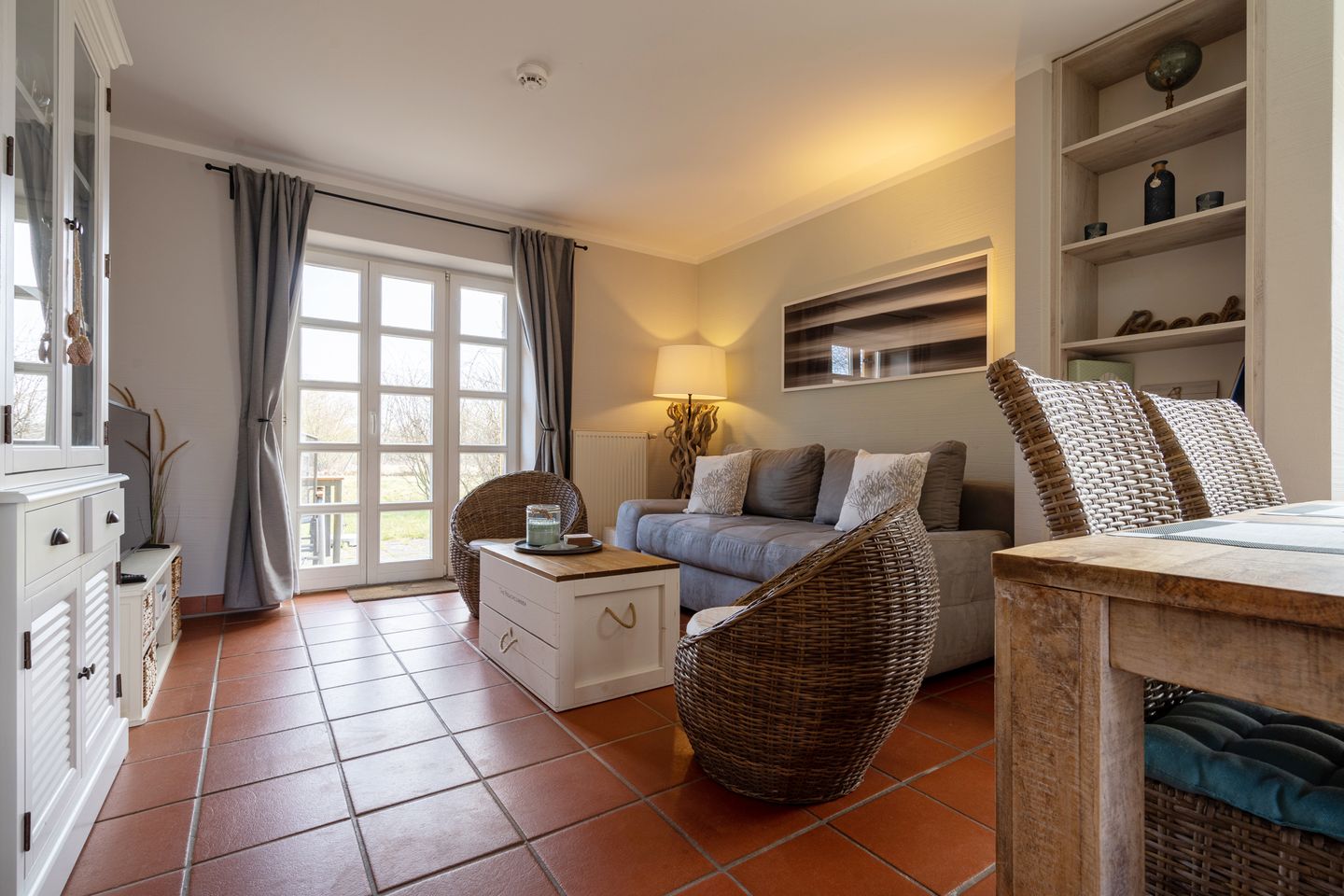 Feriendorf Rugana Komfortplus Ferienwohnung mit 1 Schlafzimmer und Terrasse (A07) Insel Rügen - Wohnzimmer