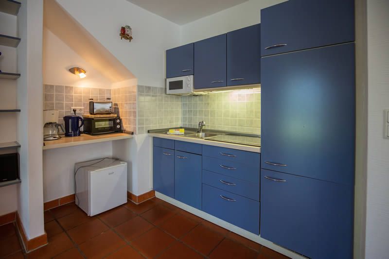 Feriendorf Rugana Klassik Ferienwohnung mit 1 Schlafzimmer und Terrasse (A24) Insel Rügen - Küche / Küchenzeile