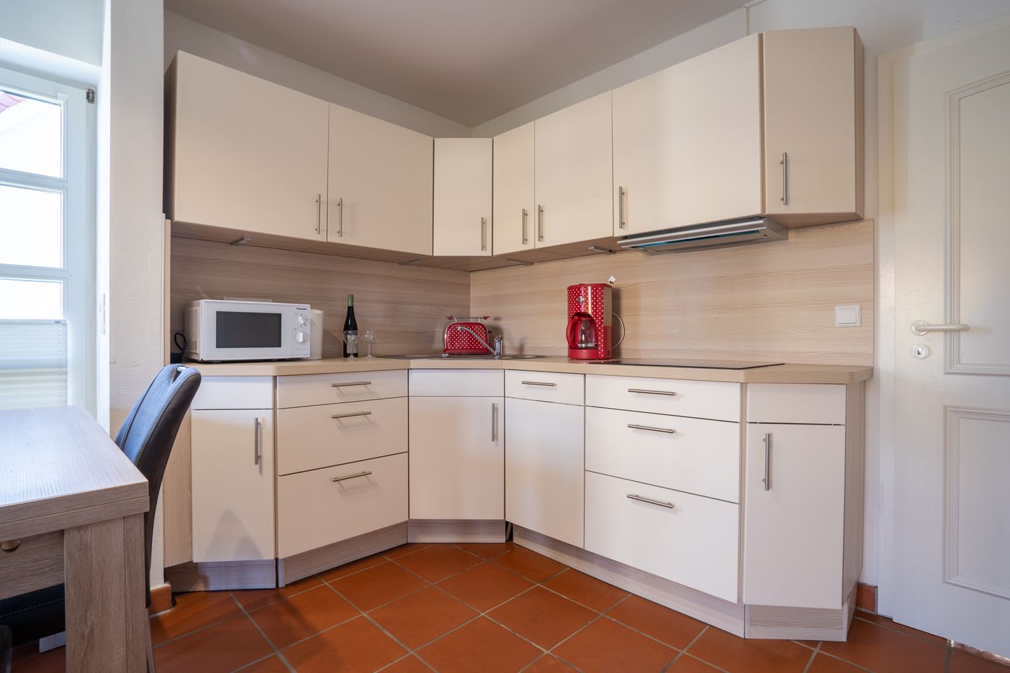 Feriendorf Rugana Komfortplus Ferienwohnung mit 1 Schlafzimmer und Terrasse (A38) Insel Rügen - Küche / Küchenzeile