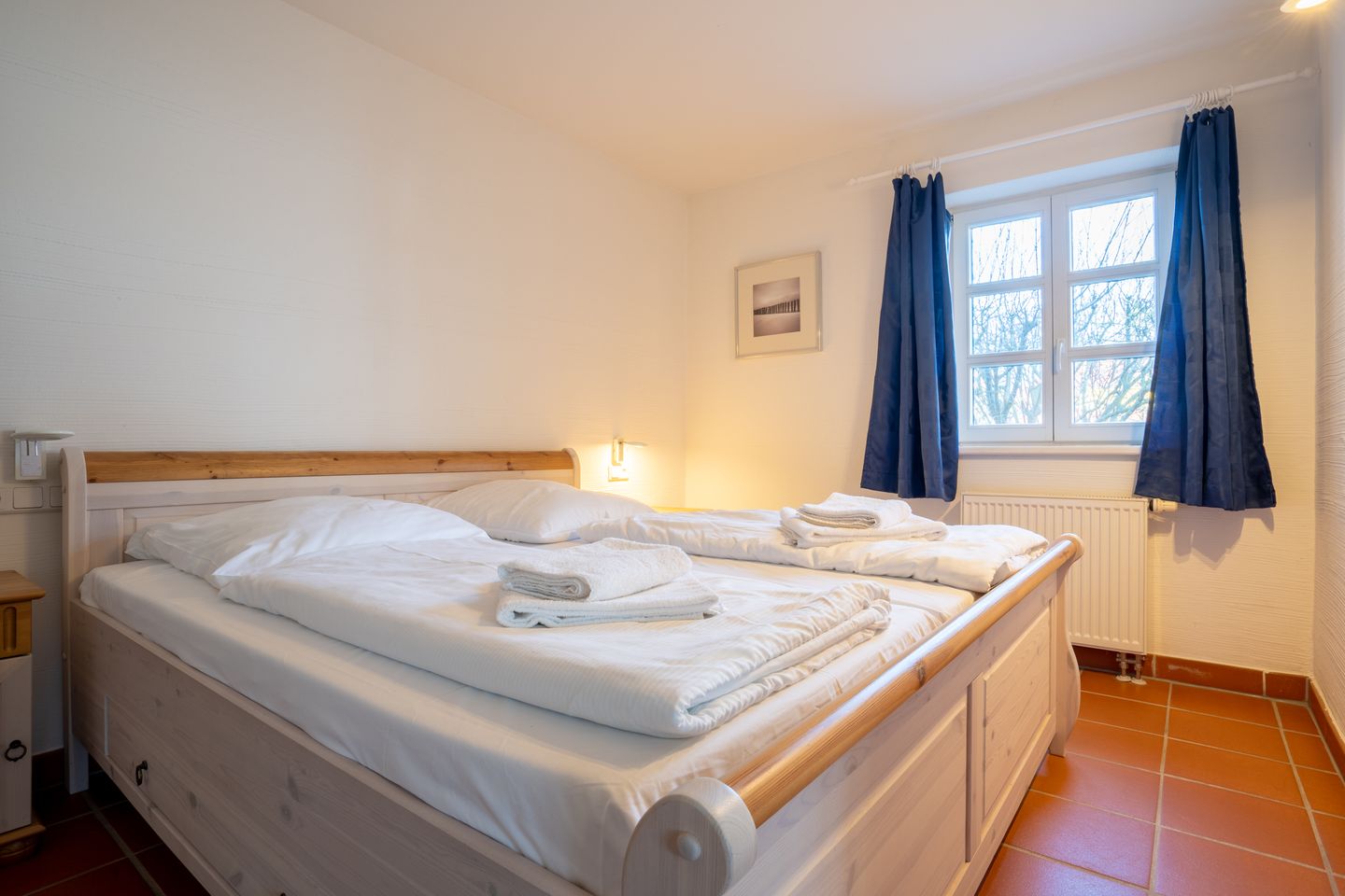 Feriendorf Rugana Komfortplus Ferienwohnung mit 1 Schlafzimmer und Terrasse (A38) Insel Rügen - Schlafzimmer