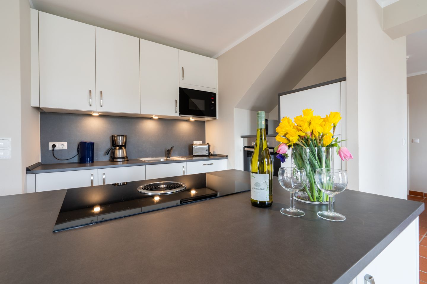 Feriendorf Rugana Komfortplus Ferienwohnung mit 3 Schlafzimmern und Terrasse (A65) Insel Rügen - Küche / Küchenzeile