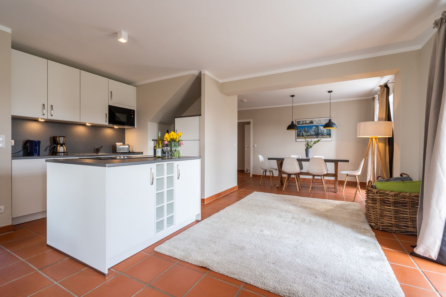 Feriendorf Rugana Komfortplus Ferienwohnung mit 3 Schlafzimmern und Terrasse (A65) Insel Rügen - Wohnzimmer