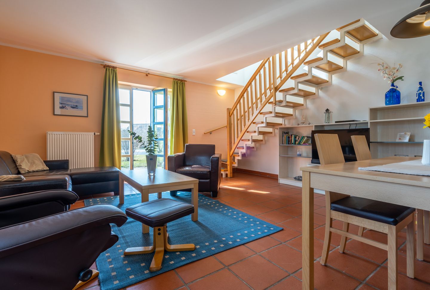 Feriendorf Rugana Komfort Ferienwohnung mit 2 Schlafzimmern und Terrasse (A71) Insel Rügen - Wohnzimmer