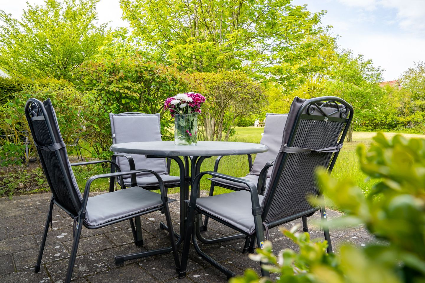 Feriendorf Rugana Klassik Ferienwohnung mit 1 Schlafzimmer und Terrasse (A33) Insel Rügen - Terrasse