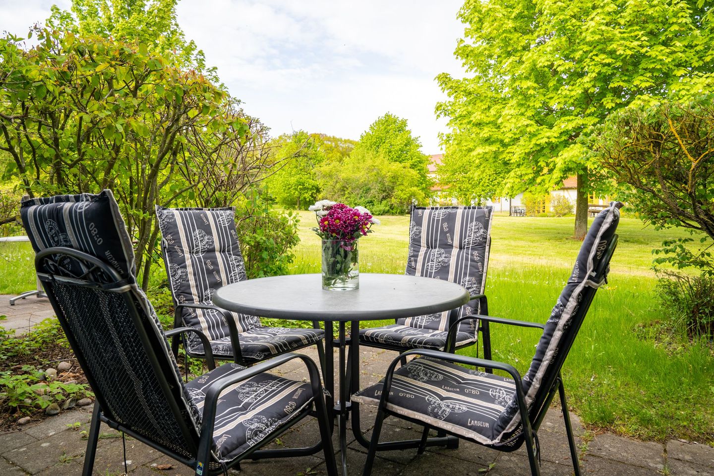 Feriendorf Rugana Komfortplus Ferienwohnung mit 1 Schlafzimmer und Terrasse (A38) Insel Rügen - Terrasse