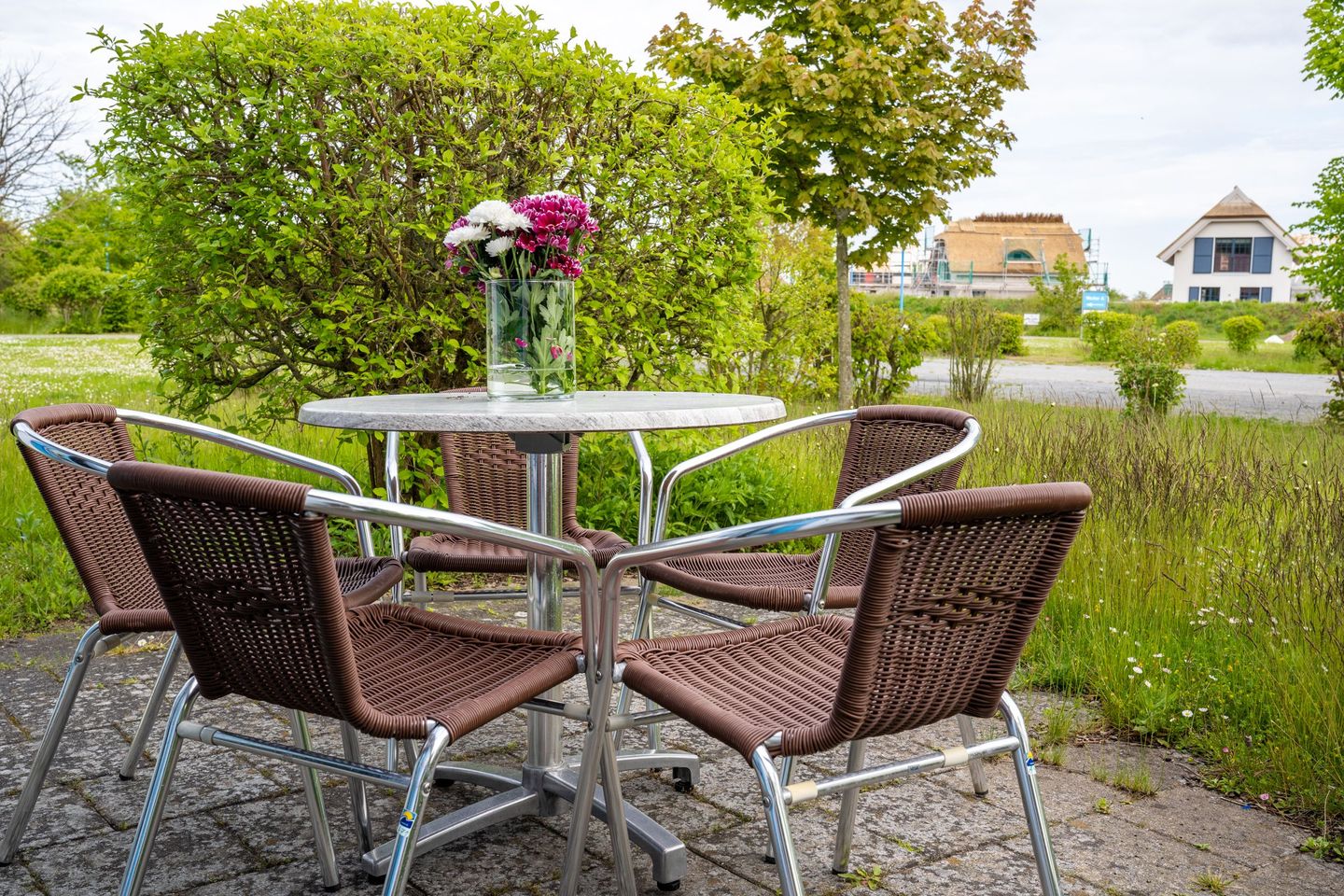 Feriendorf Rugana Komfort Ferienwohnung mit 2 Schlafzimmern und Terrasse (A71) Insel Rügen - Terrasse