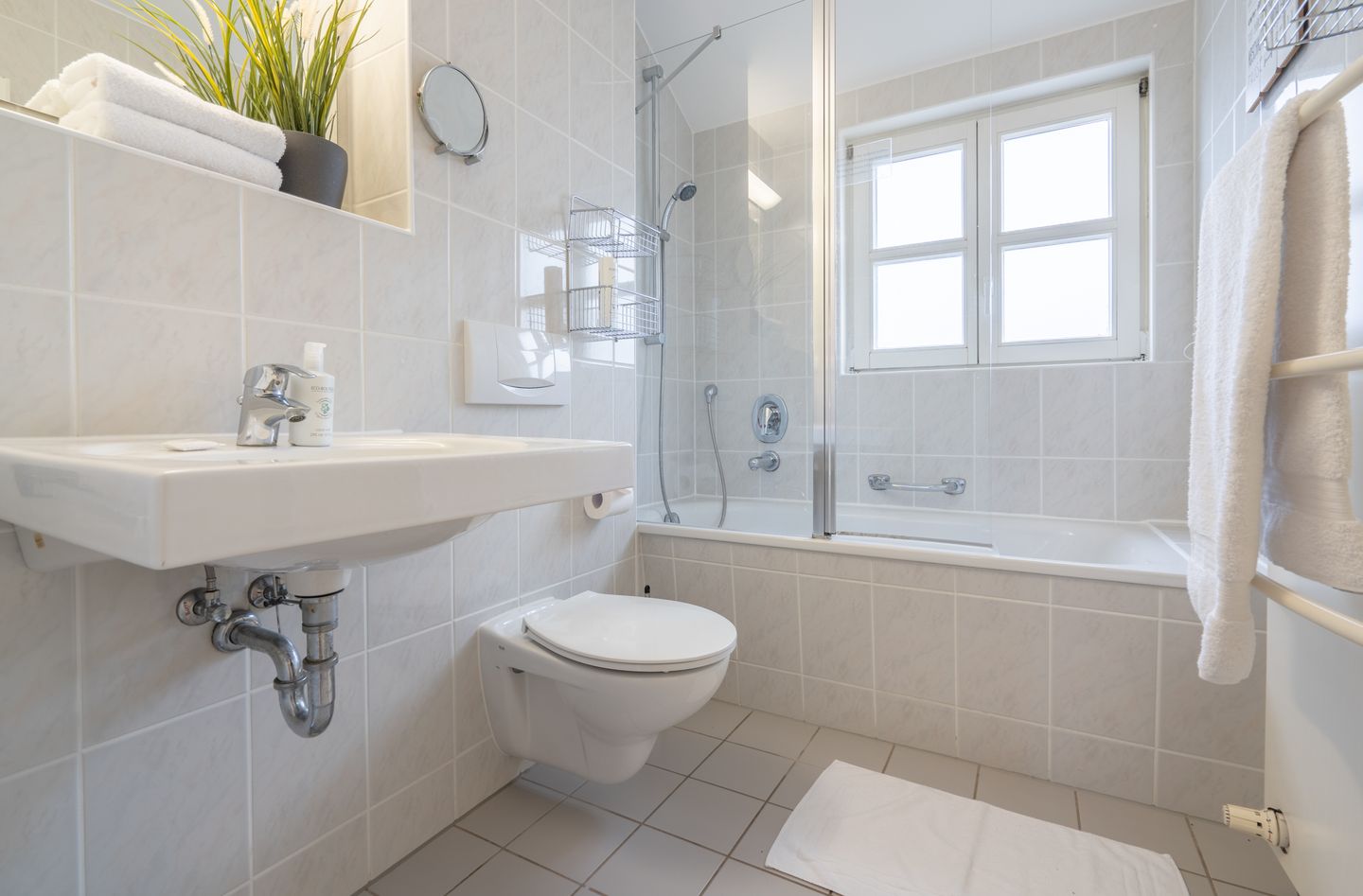 Feriendorf Rugana Komfort Ferienwohnung mit 2 Schlafzimmern und Terrasse (C29) Insel Rügen - Badezimmer