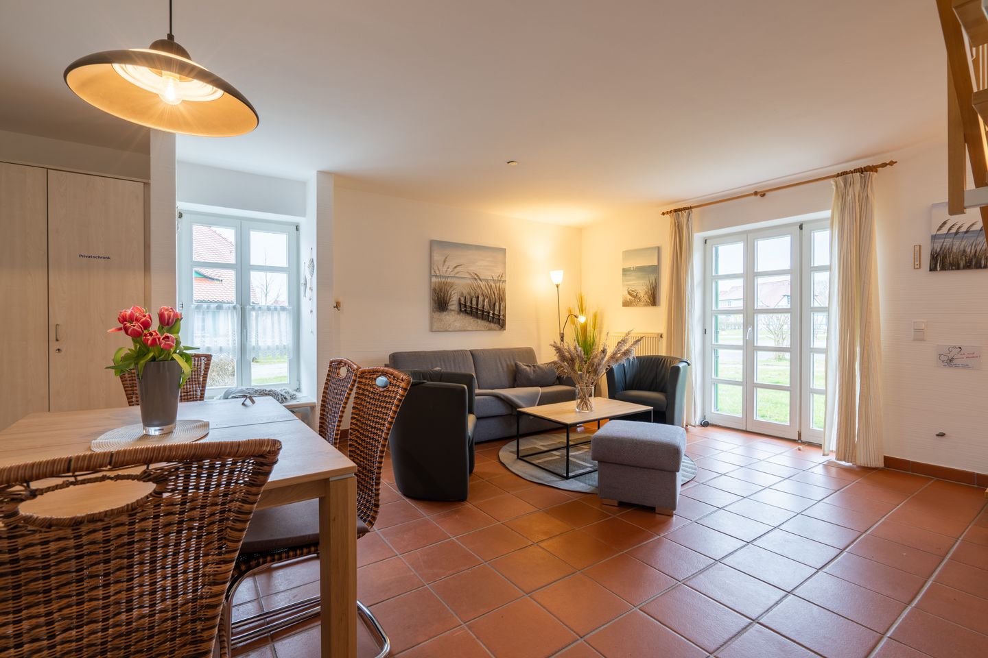 Feriendorf Rugana Komfort Ferienwohnung mit 2 Schlafzimmern und Terrasse (C29) Insel Rügen - Wohnzimmer