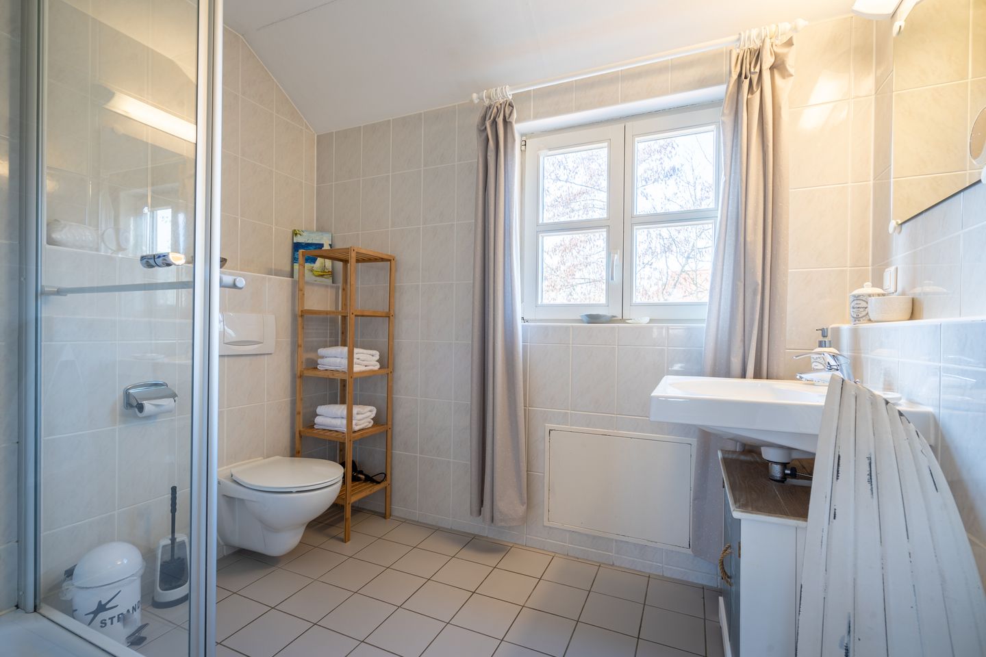 Feriendorf Rugana Komfort Ferienwohnung mit 1 Schlafzimmer (B09) Insel Rügen - Badezimmer