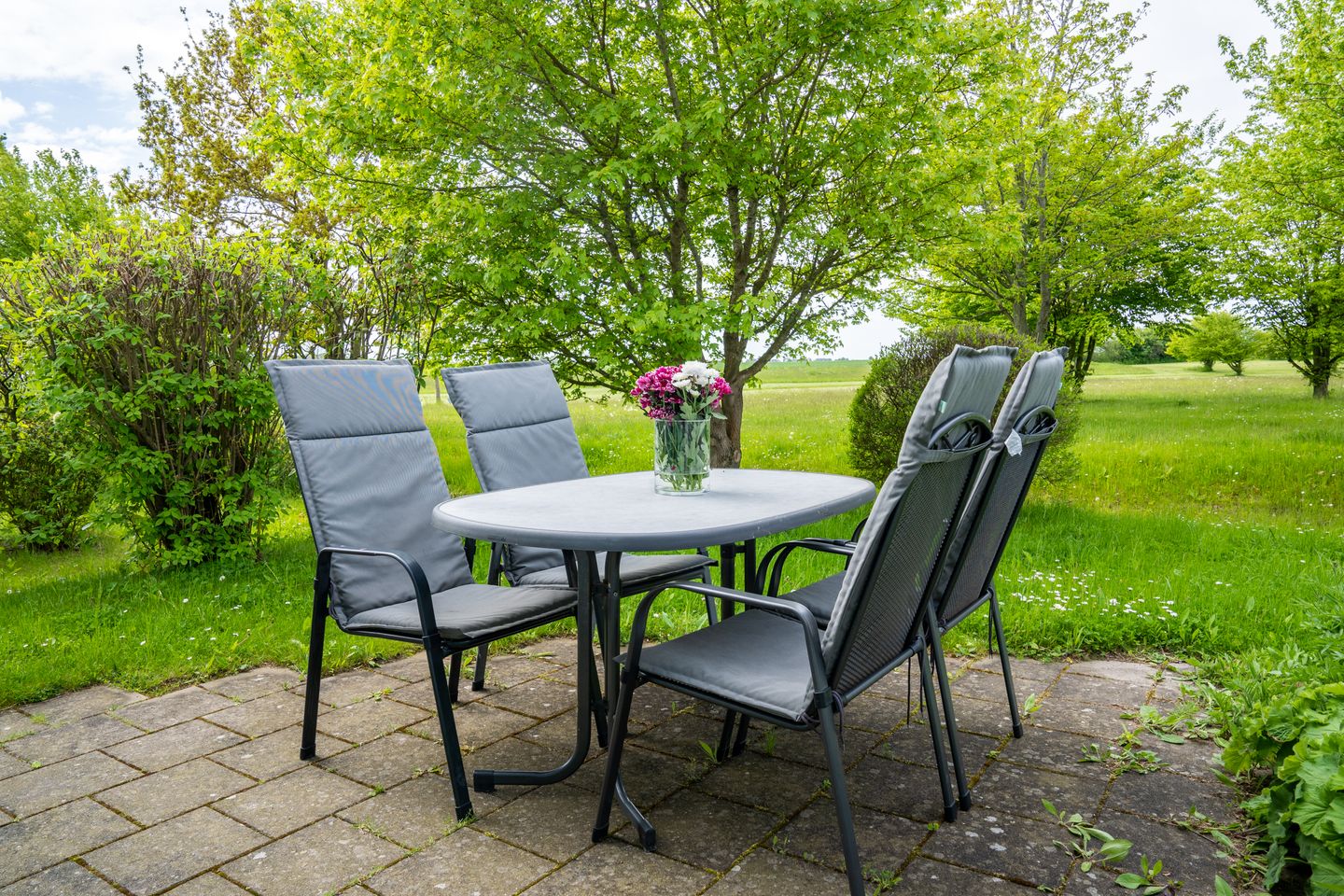 Feriendorf Rugana Komfortplus Ferienwohnung mit 1 Schlafzimmer und Terrasse (D36) Insel Rügen - Terrasse