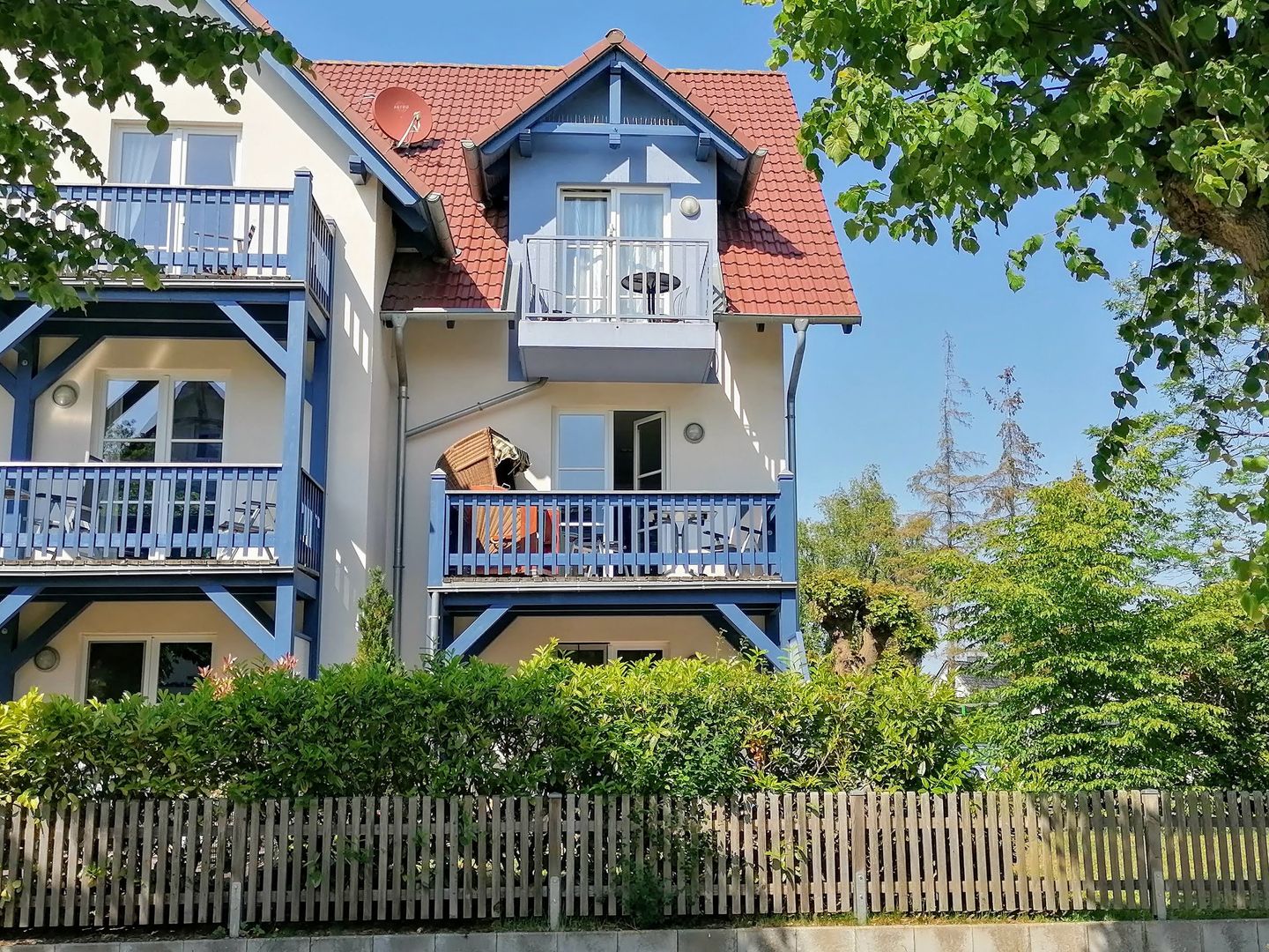  Ferienwohnung M31 "Die Welle" Graal-Müritz - Fassade / Eingang