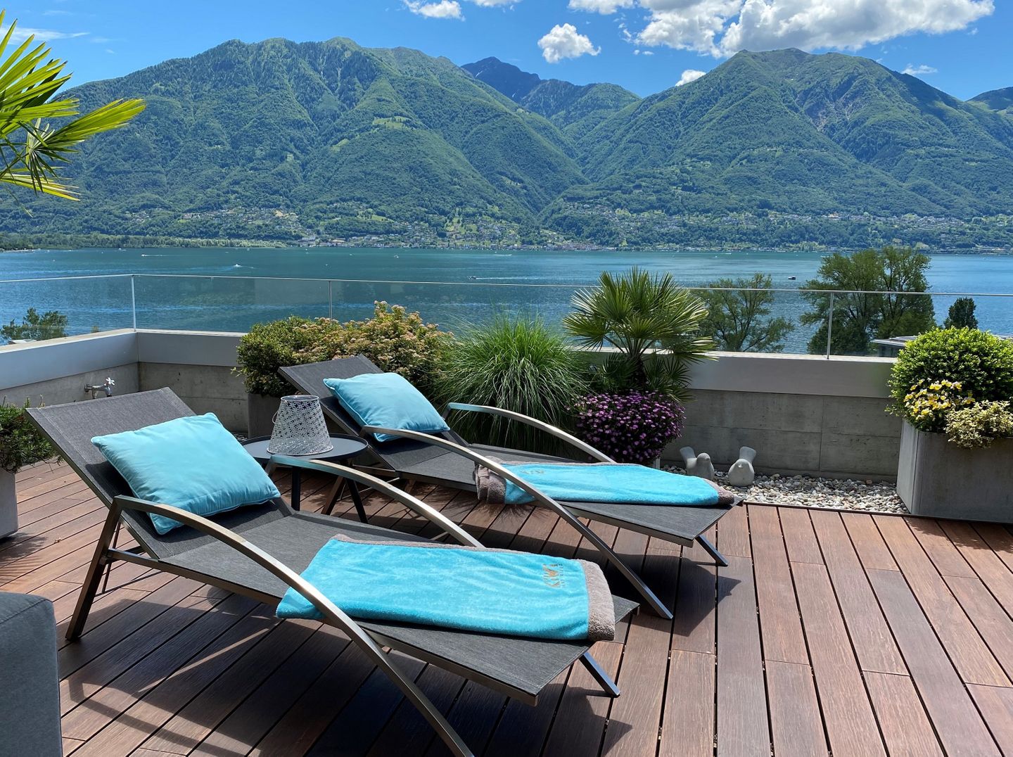 Exklusive Wohnung mit grosser Terrasse mit Seeblic  in der Schweiz
