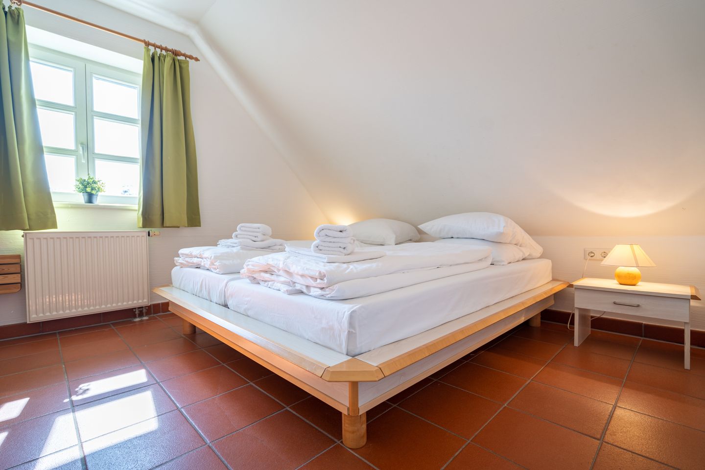 Feriendorf Rugana Komfort Ferienwohnung mit 1 Schlafzimmer (B17) Insel Rügen - Schlafzimmer