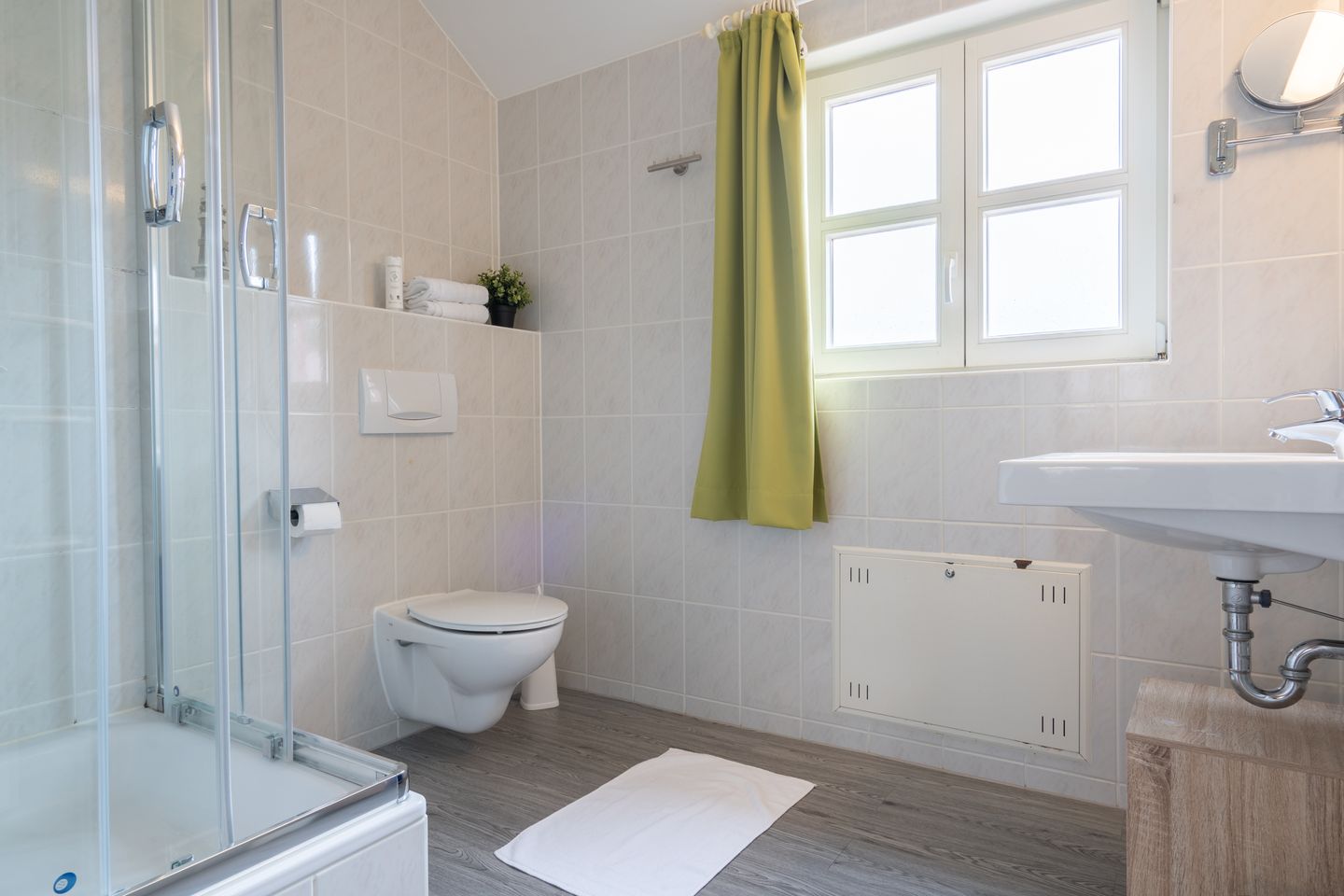 Feriendorf Rugana Komfortplus Ferienwohnung mit 1 Schlafzimmer (B36) Insel Rügen - Badezimmer